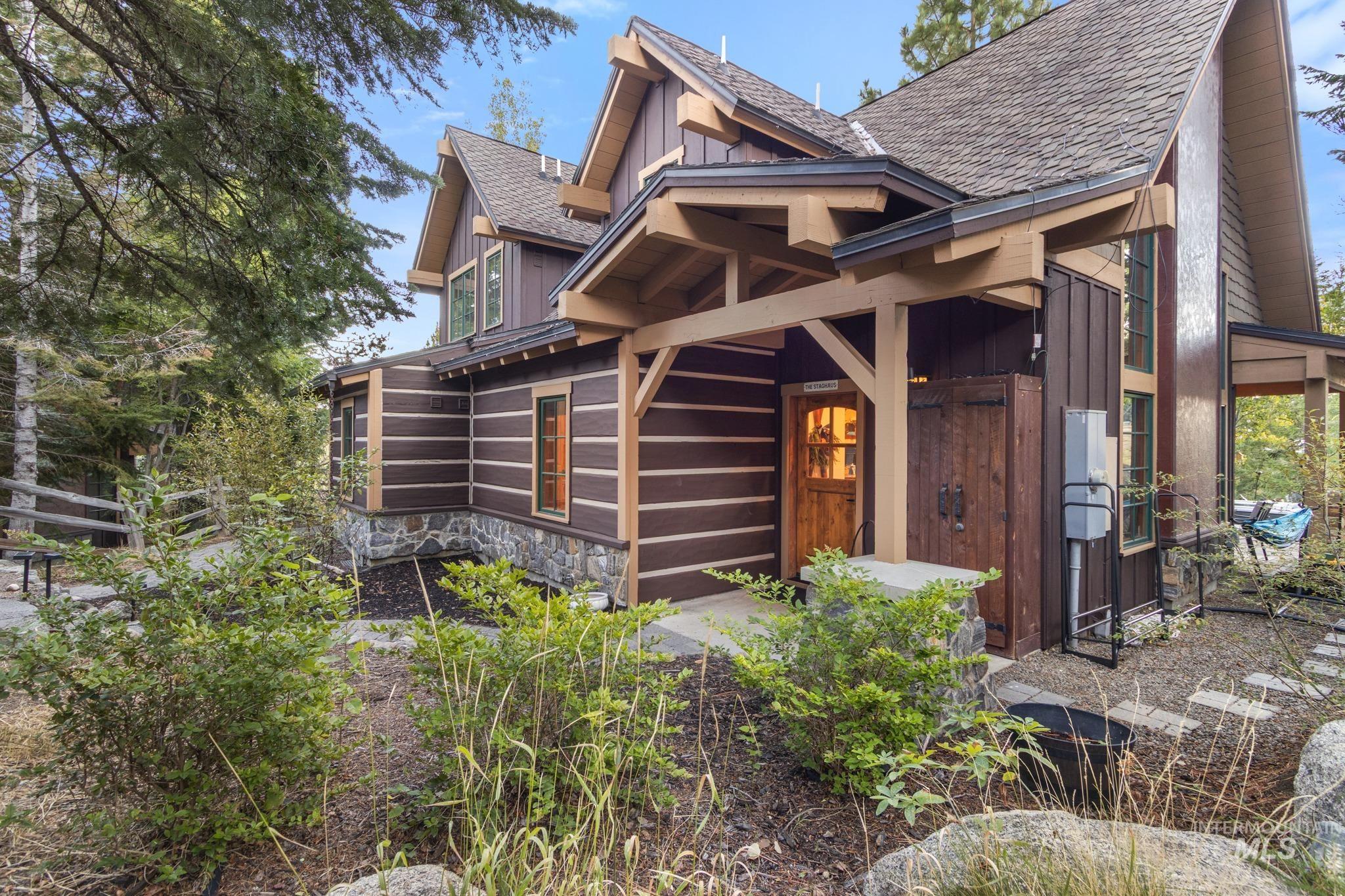7 Golden Bench, Donnelly, Idaho 83615, 2 Bedrooms, 2 Bathrooms, Residential For Sale, Price $915,000,MLS 99002795