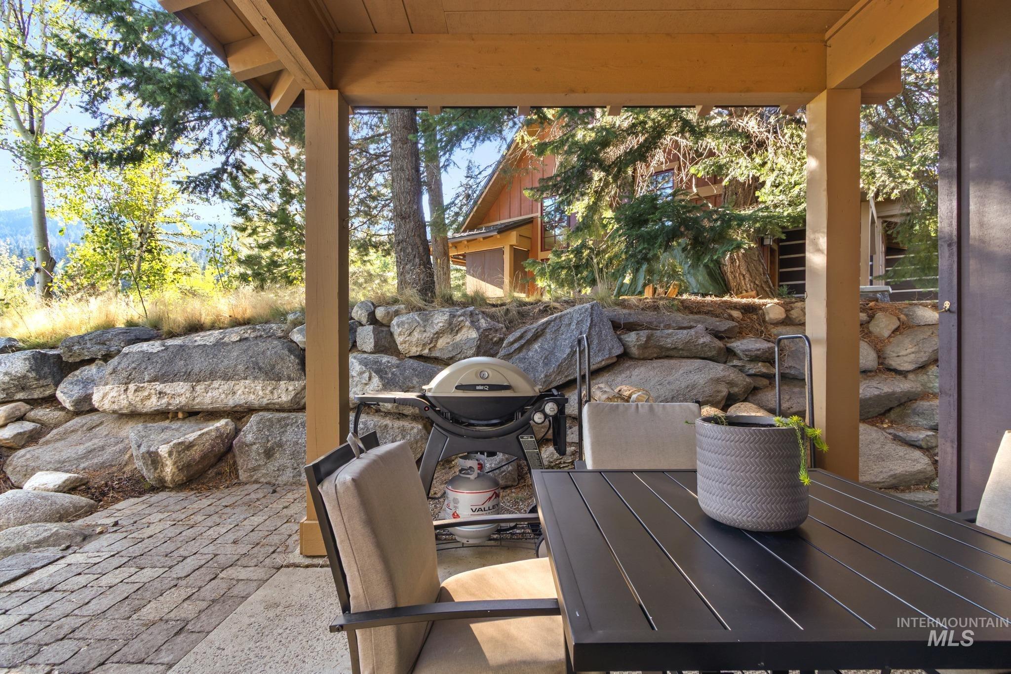7 Golden Bench, Donnelly, Idaho 83615, 2 Bedrooms, 2 Bathrooms, Residential For Sale, Price $915,000,MLS 99002795