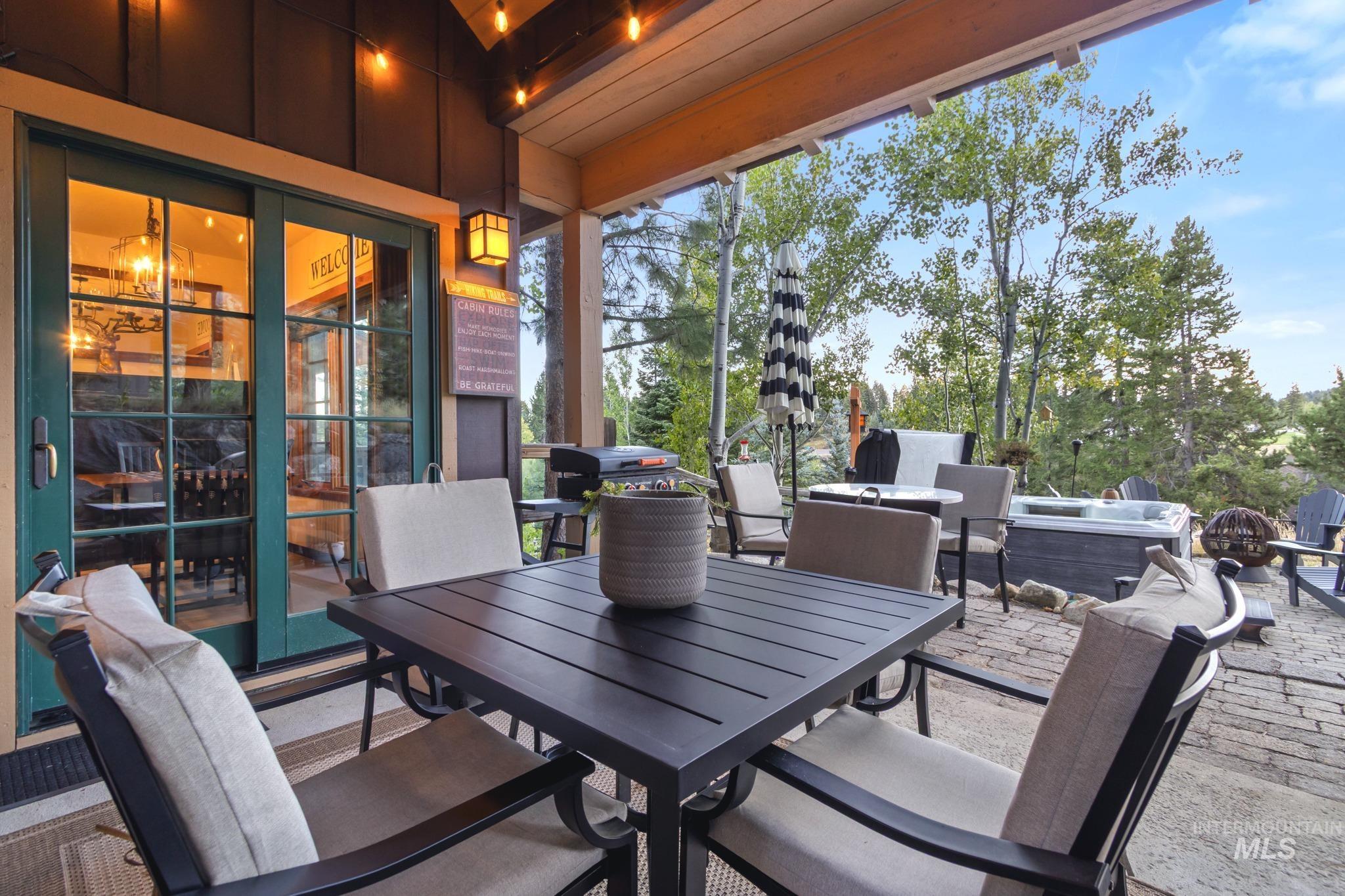 7 Golden Bench, Donnelly, Idaho 83615, 2 Bedrooms, 2 Bathrooms, Residential For Sale, Price $915,000,MLS 99002795