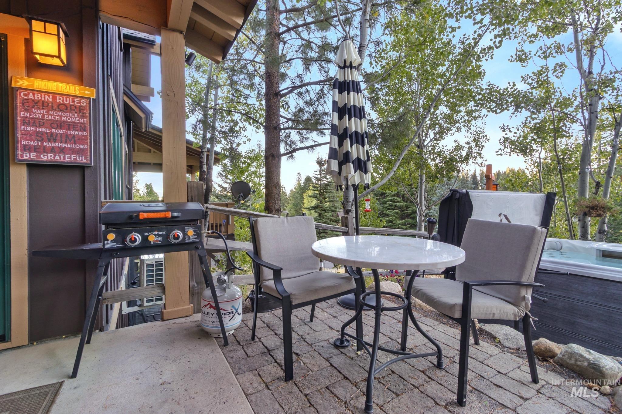 7 Golden Bench, Donnelly, Idaho 83615, 2 Bedrooms, 2 Bathrooms, Residential For Sale, Price $915,000,MLS 99002795
