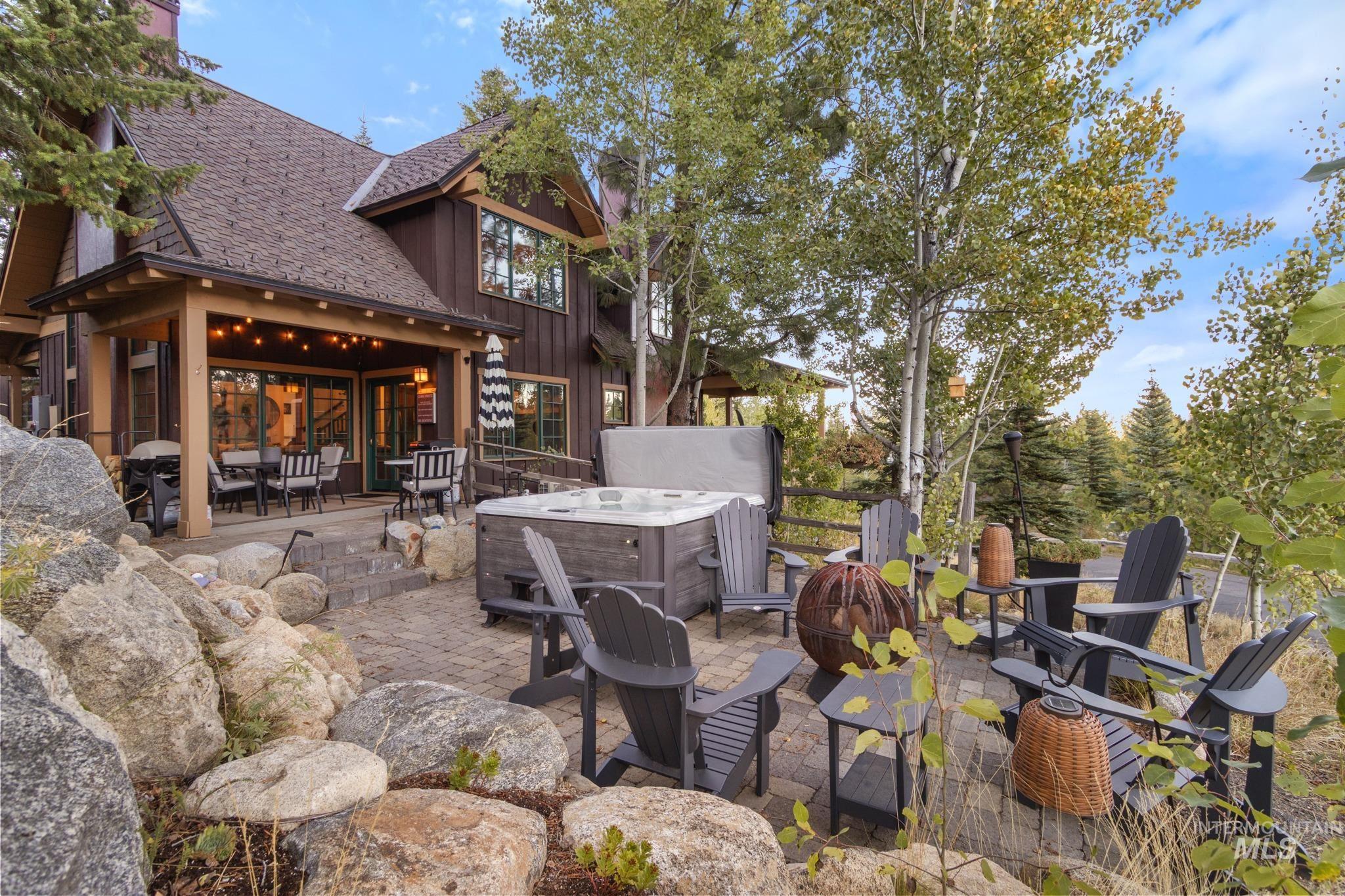7 Golden Bench, Donnelly, Idaho 83615, 2 Bedrooms, 2 Bathrooms, Residential For Sale, Price $915,000,MLS 99002795