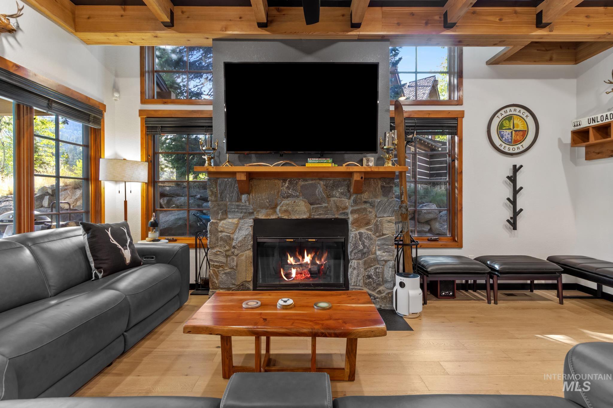 7 Golden Bench, Donnelly, Idaho 83615, 2 Bedrooms, 2 Bathrooms, Residential For Sale, Price $915,000,MLS 99002795
