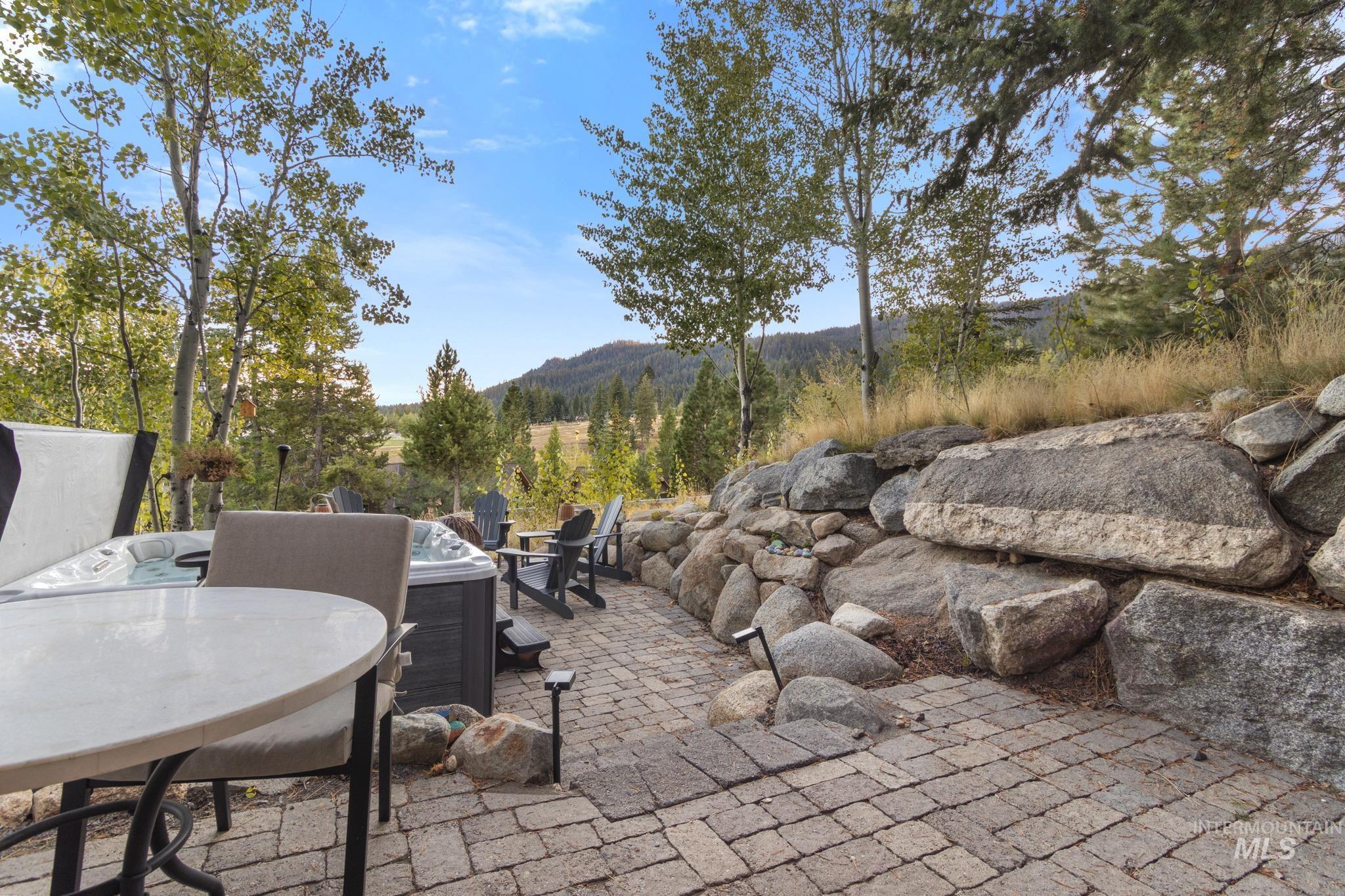 7 Golden Bench, Donnelly, Idaho 83615, 2 Bedrooms, 2 Bathrooms, Residential For Sale, Price $915,000,MLS 99002795