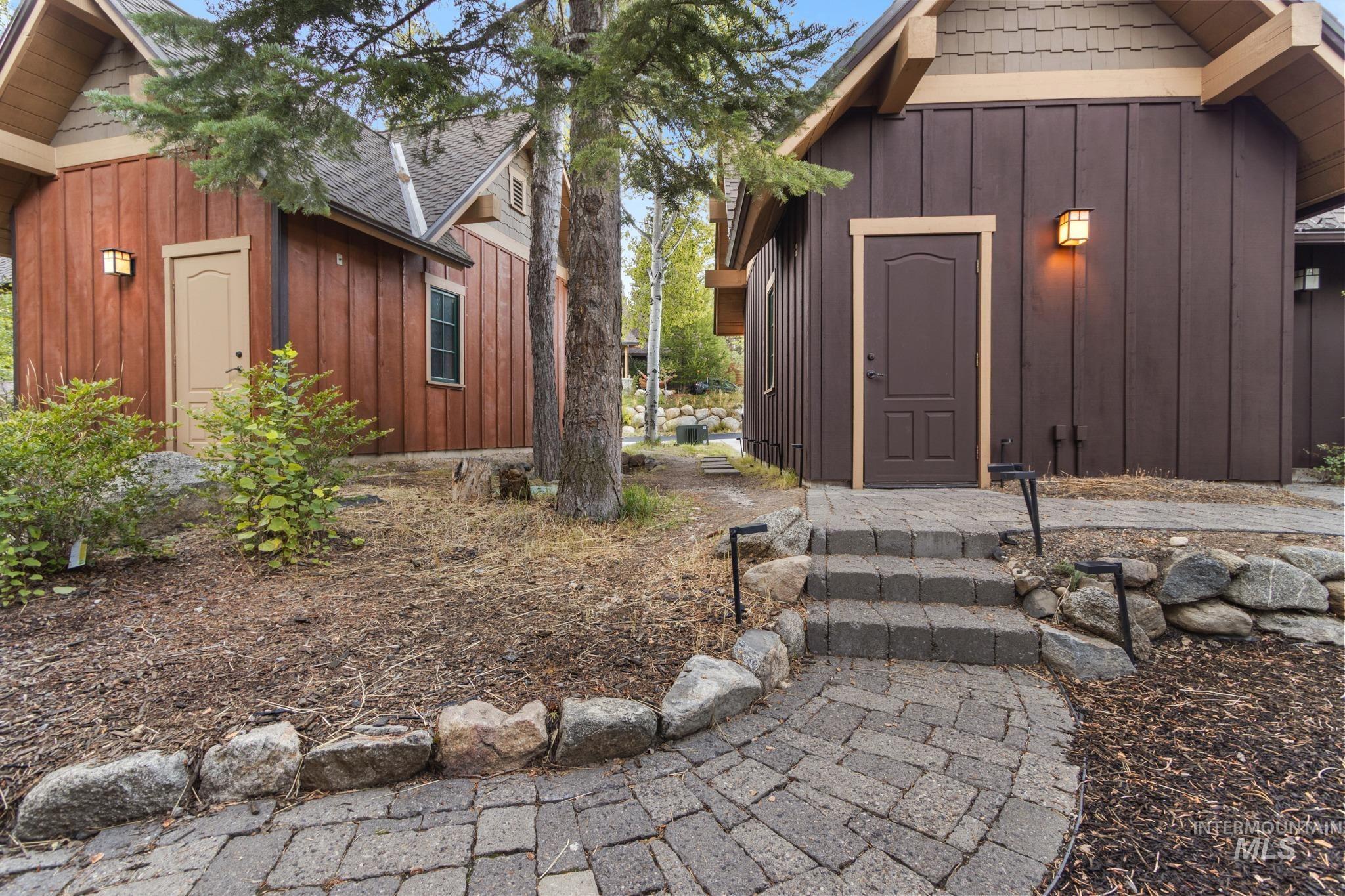 7 Golden Bench, Donnelly, Idaho 83615, 2 Bedrooms, 2 Bathrooms, Residential For Sale, Price $915,000,MLS 99002795