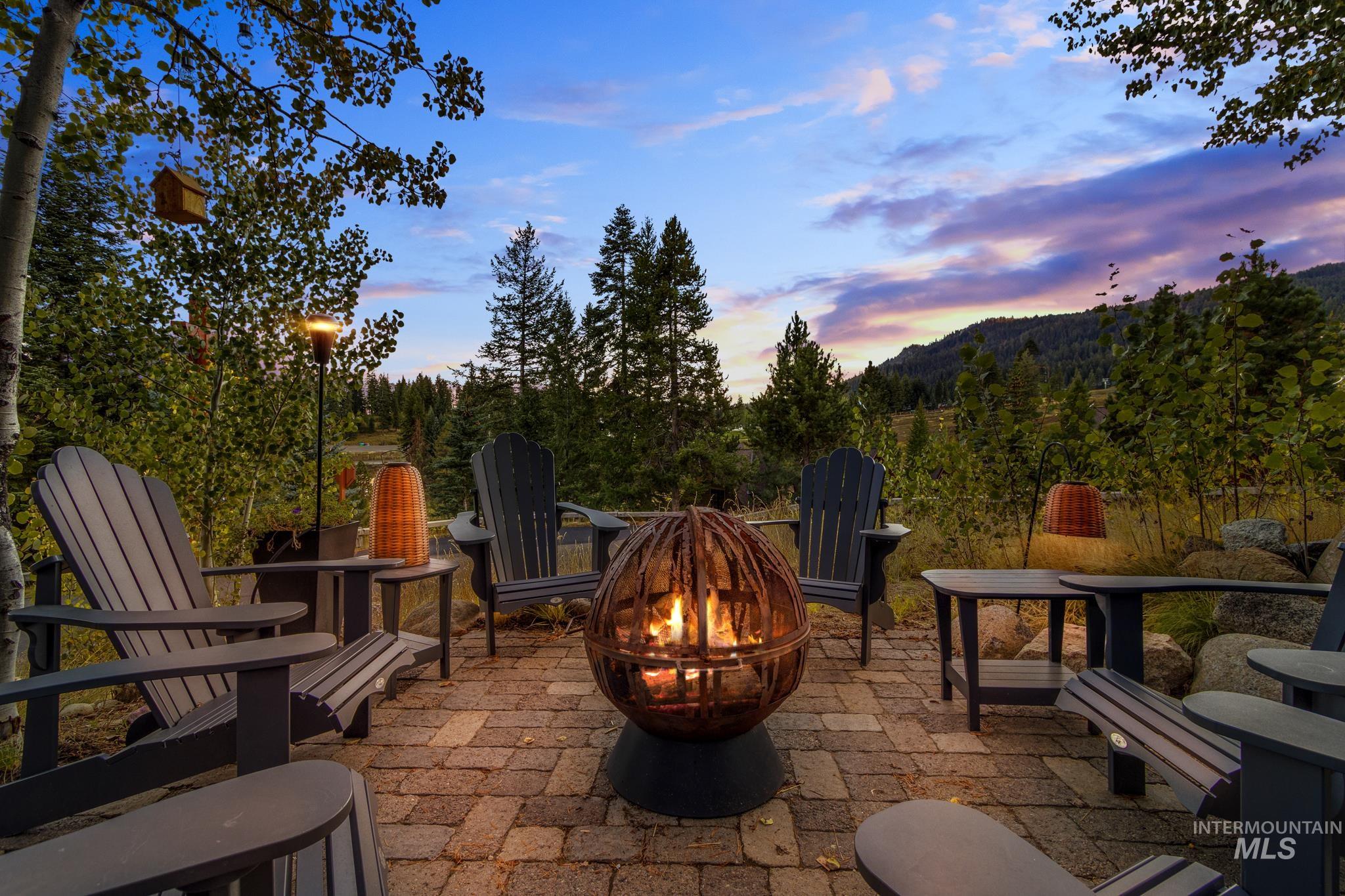 7 Golden Bench, Donnelly, Idaho 83615, 2 Bedrooms, 2 Bathrooms, Residential For Sale, Price $915,000,MLS 99002795