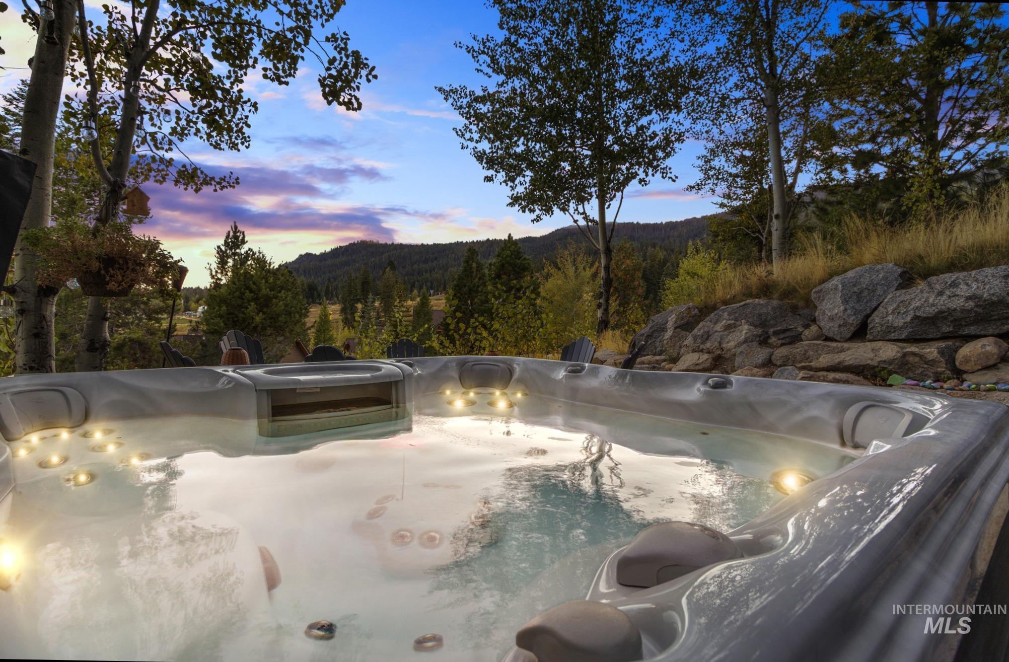 7 Golden Bench, Donnelly, Idaho 83615, 2 Bedrooms, 2 Bathrooms, Residential For Sale, Price $915,000,MLS 99002795