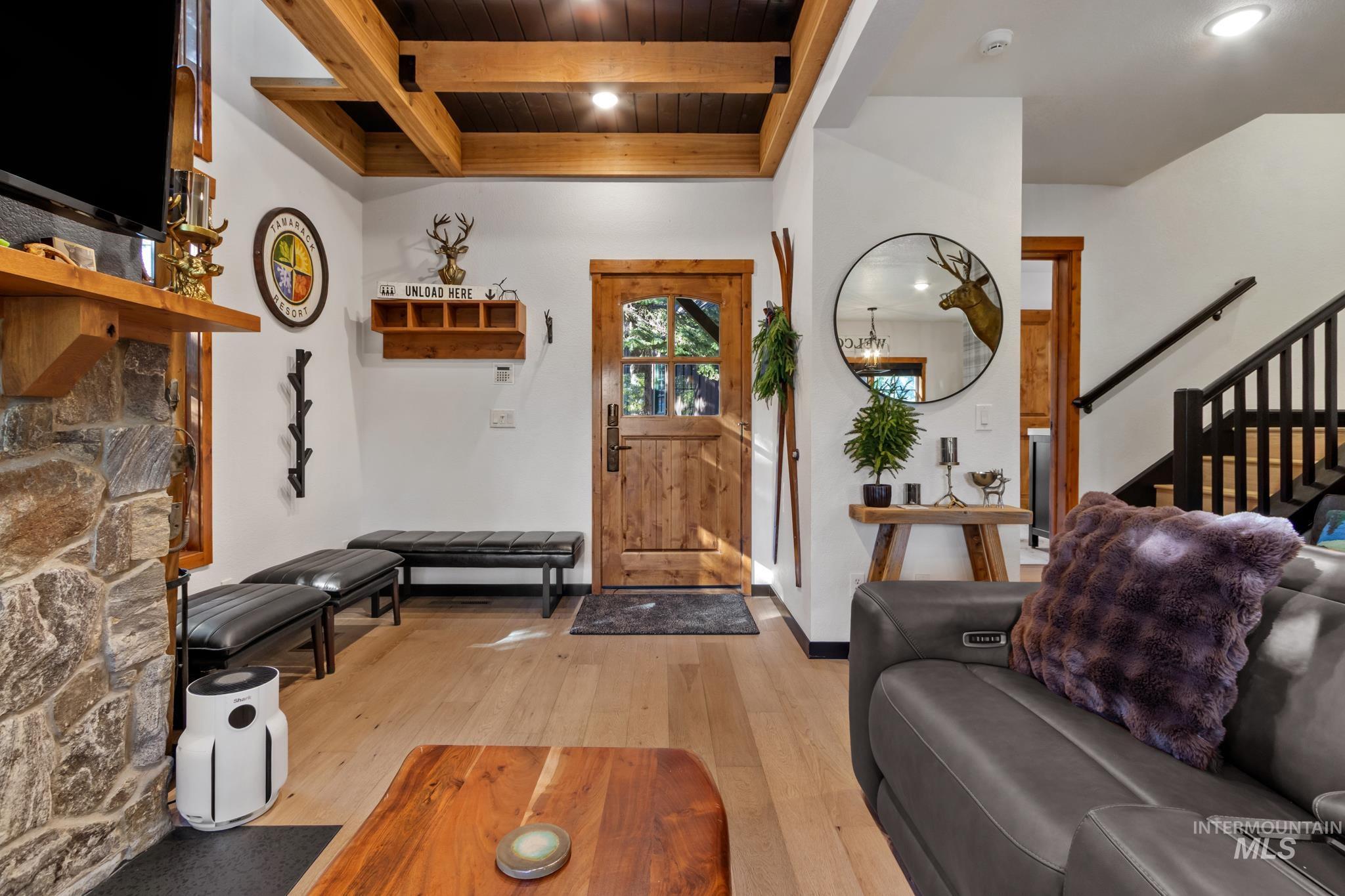 7 Golden Bench, Donnelly, Idaho 83615, 2 Bedrooms, 2 Bathrooms, Residential For Sale, Price $915,000,MLS 99002795
