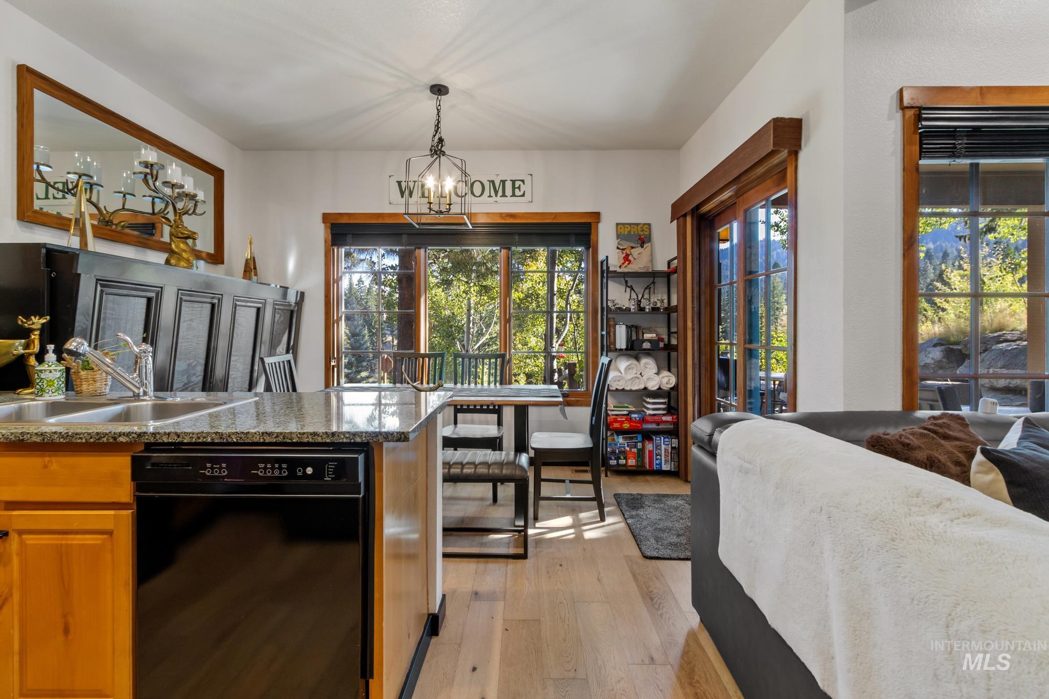 7 Golden Bench, Donnelly, Idaho 83615, 2 Bedrooms, 2 Bathrooms, Residential For Sale, Price $915,000,MLS 99002795