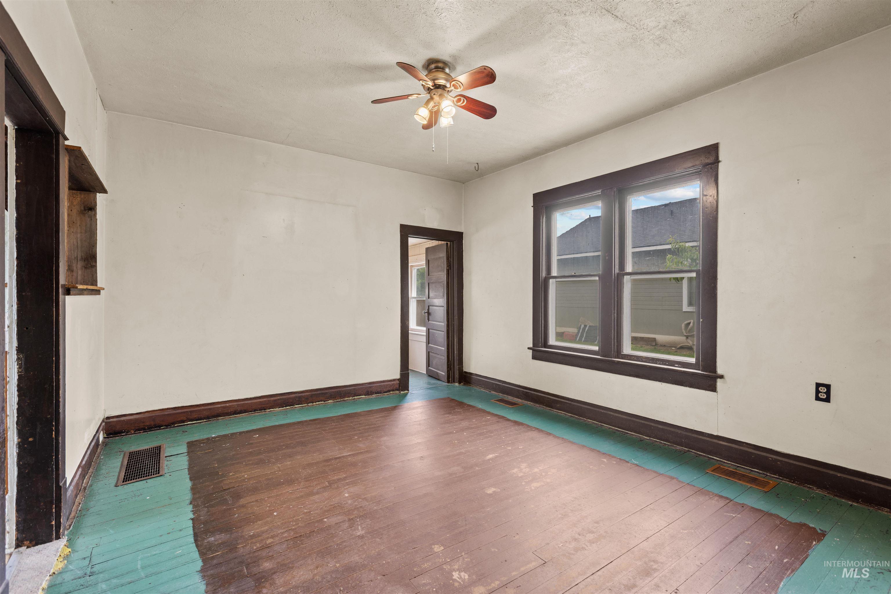 928 W 4th St, Weiser, Idaho 83672, 3 Bedrooms, 1 Bathroom, Residential For Sale, Price $205,000,MLS 99002797