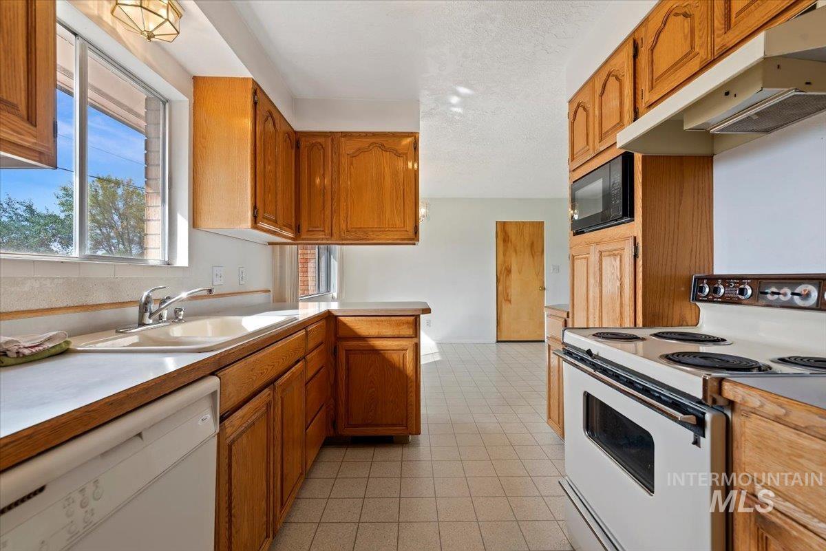 4828 W Kootenai Street, Boise, Idaho 83705, 4 Bedrooms, 1.5 Bathrooms, Residential For Sale, Price $724,900,MLS 99002807