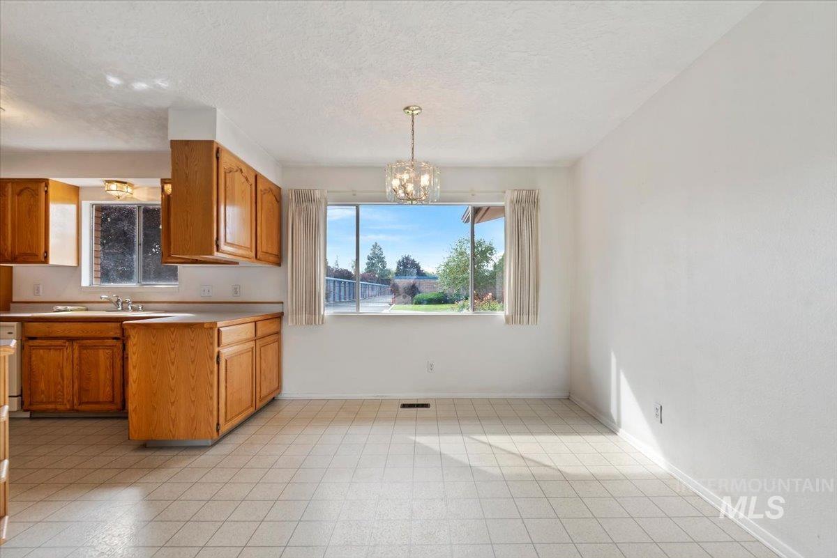 4828 W Kootenai Street, Boise, Idaho 83705, 4 Bedrooms, 13 Rooms, Business/Commercial For Sale, Price $724,900,MLS 99002808