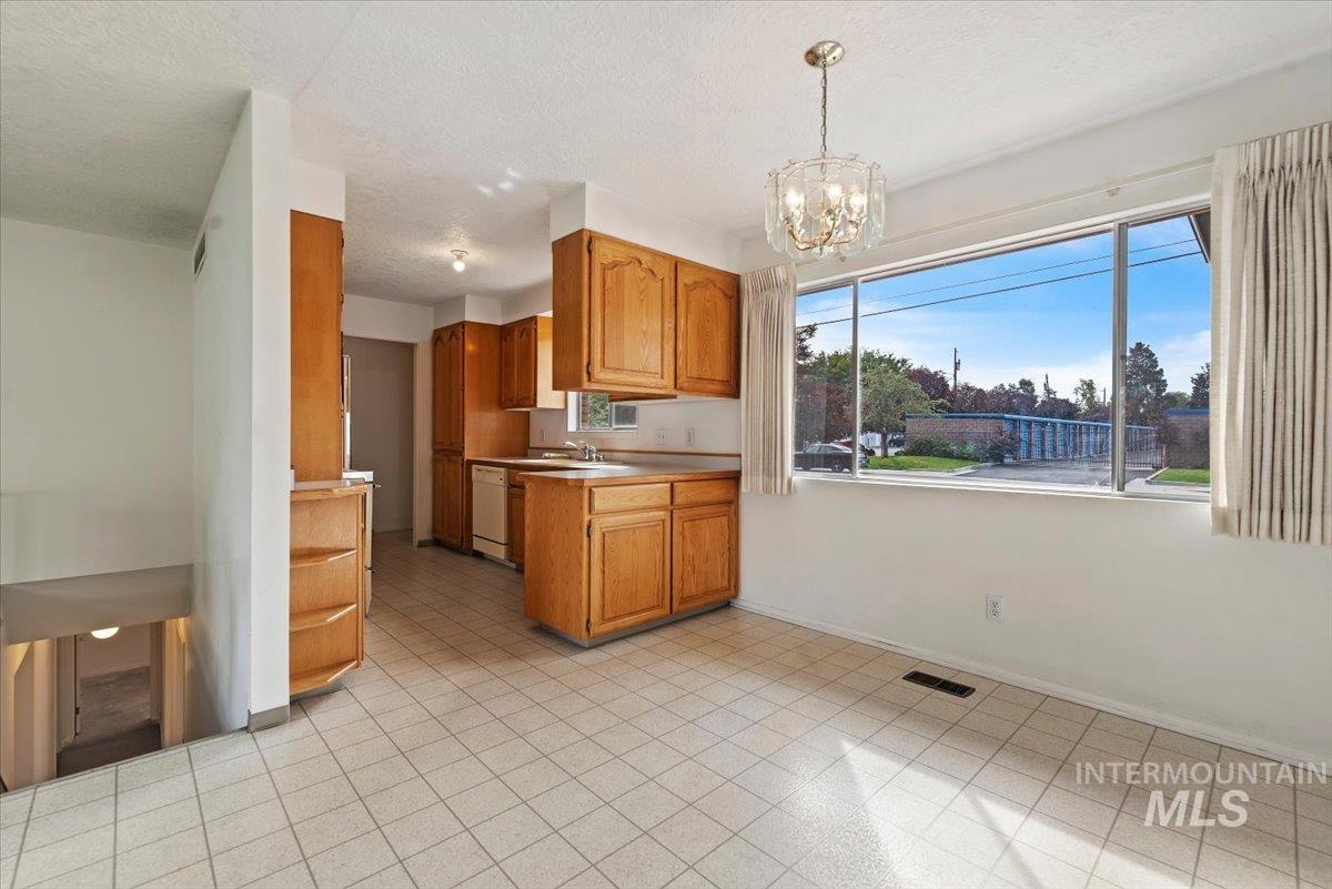 4828 W Kootenai Street, Boise, Idaho 83705, 4 Bedrooms, 13 Rooms, Business/Commercial For Sale, Price $724,900,MLS 99002808