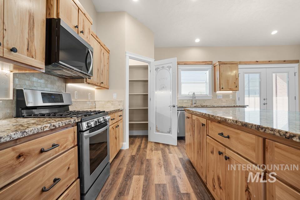 204 E Mckinley St., New Plymouth, Idaho 83655, 3 Bedrooms, 2 Bathrooms, Residential For Sale, Price $459,900,MLS 99002813