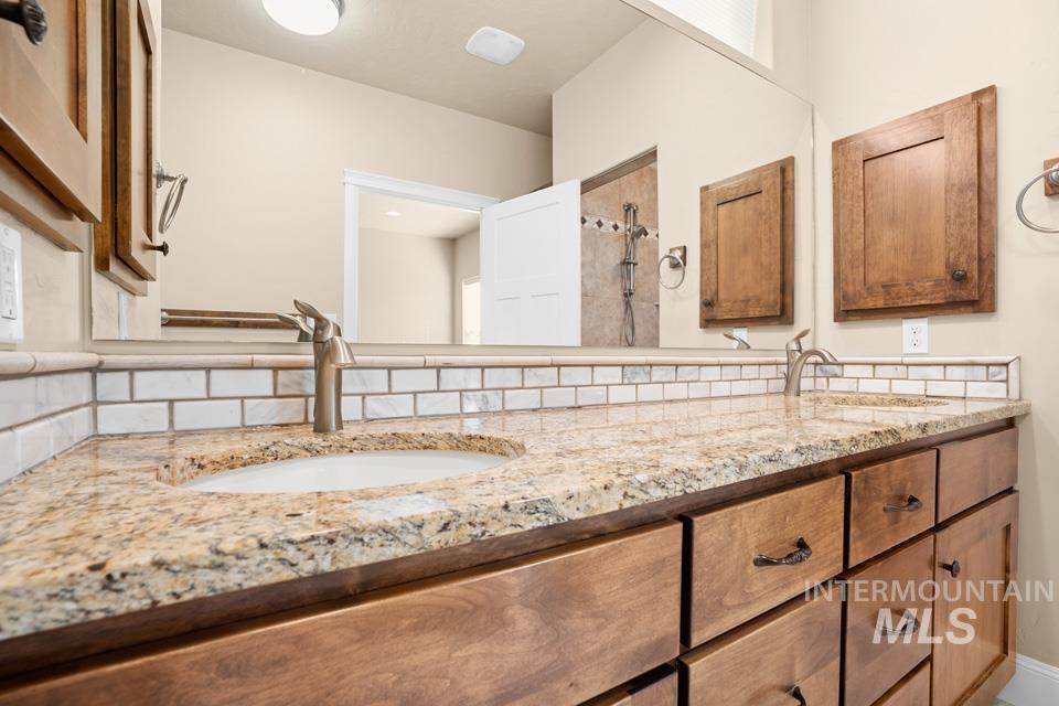 204 E Mckinley St., New Plymouth, Idaho 83655, 3 Bedrooms, 2 Bathrooms, Residential For Sale, Price $459,900,MLS 99002813