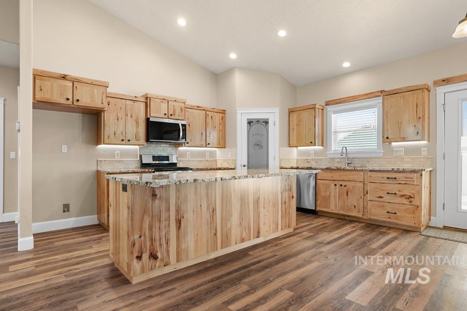 204 E Mckinley St., New Plymouth, Idaho 83655, 3 Bedrooms, 2 Bathrooms, Residential For Sale, Price $459,900,MLS 99002813