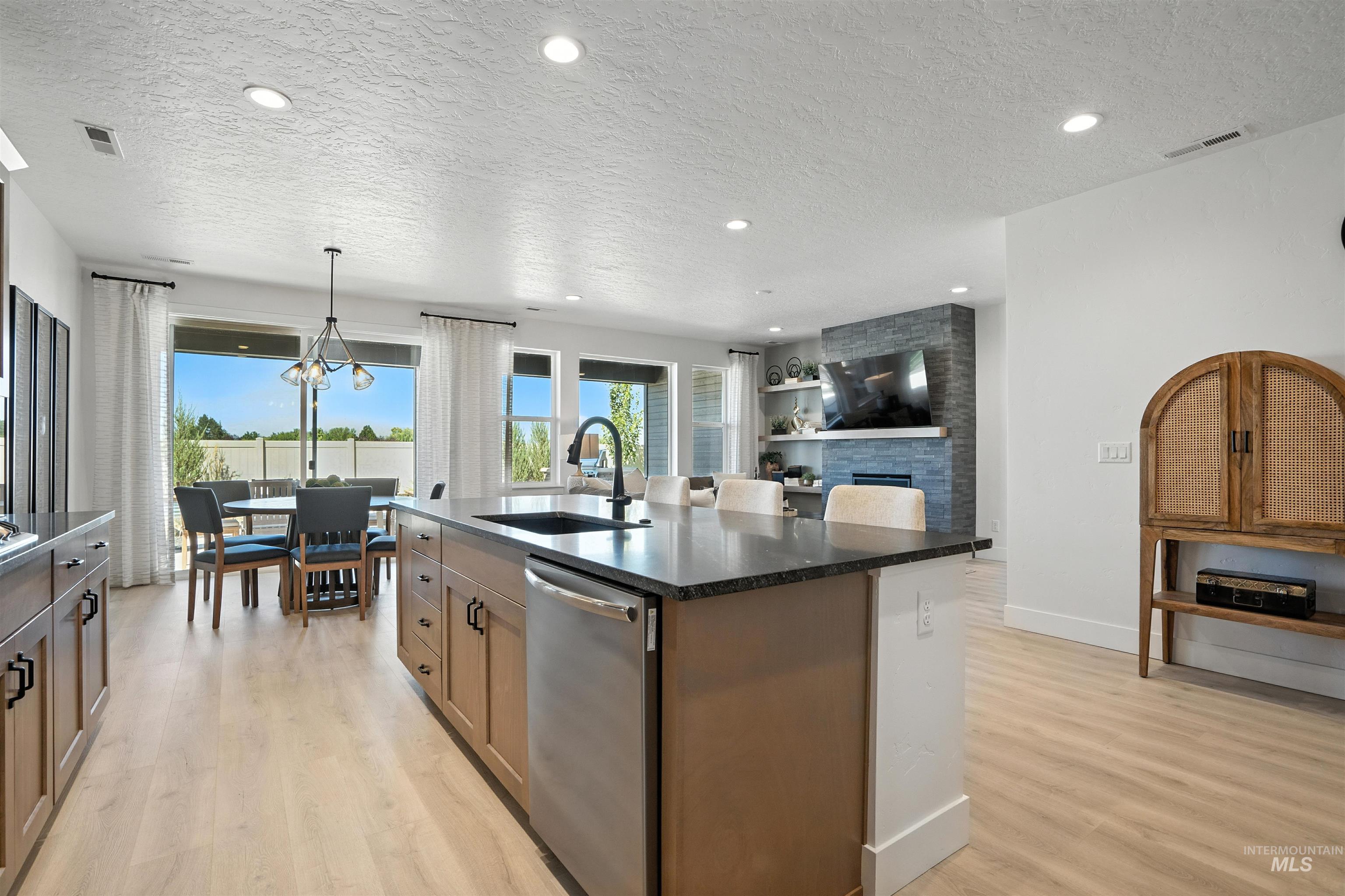 5500 W Lost Rapids St, Meridian, Idaho 83646, 4 Bedrooms, 3 Bathrooms, Residential For Sale, Price $574,990, 99002820