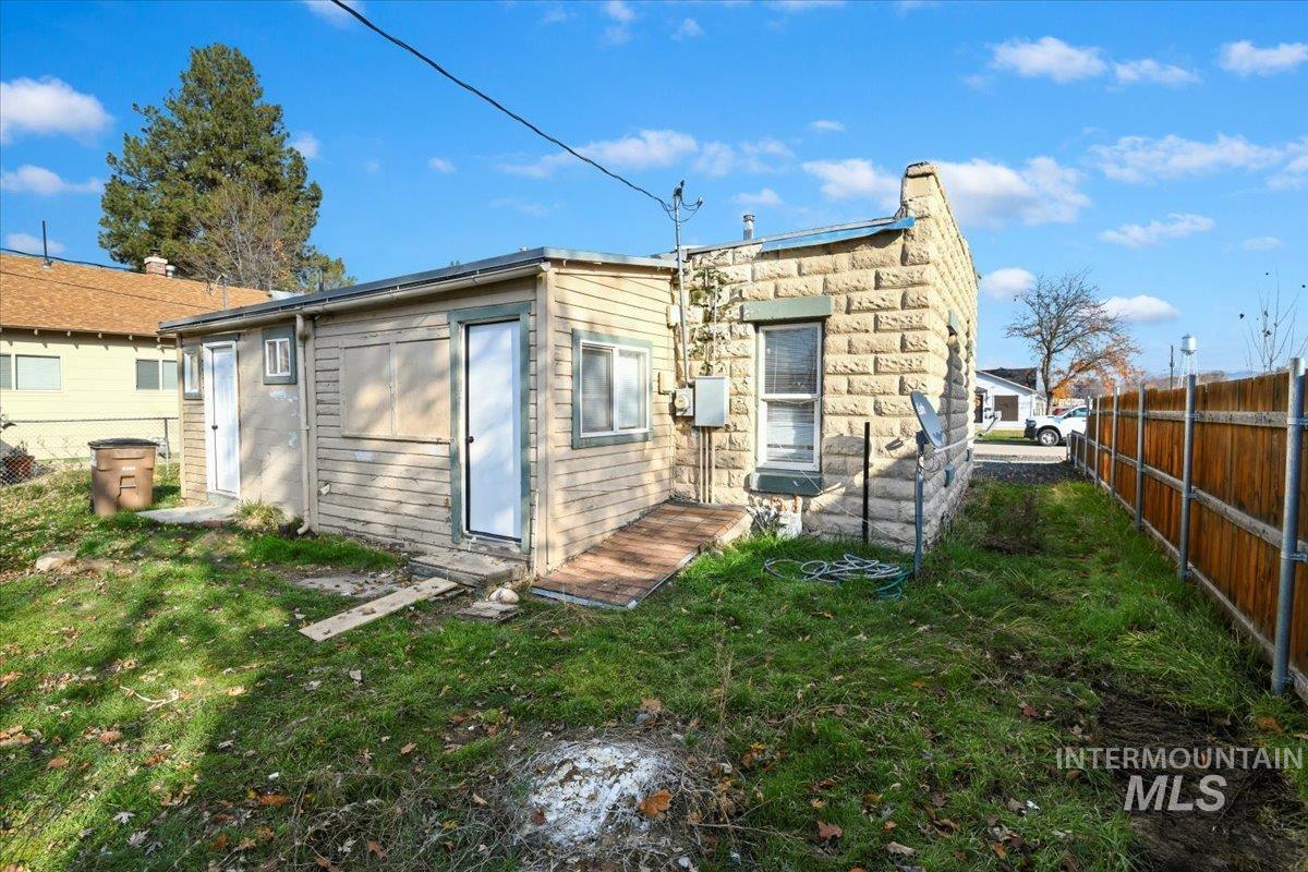 309-311 N Commercial Ave, Emmett, Idaho 83617, 1 Bedroom, 1 Bathroom, Residential Income For Sale, Price $339,000,MLS 99002847