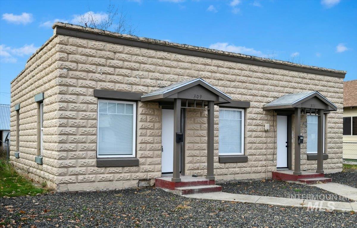 309-311 N Commercial Ave, Emmett, Idaho 83617, 1 Bedroom, 1 Bathroom, Residential Income For Sale, Price $339,000,MLS 99002847