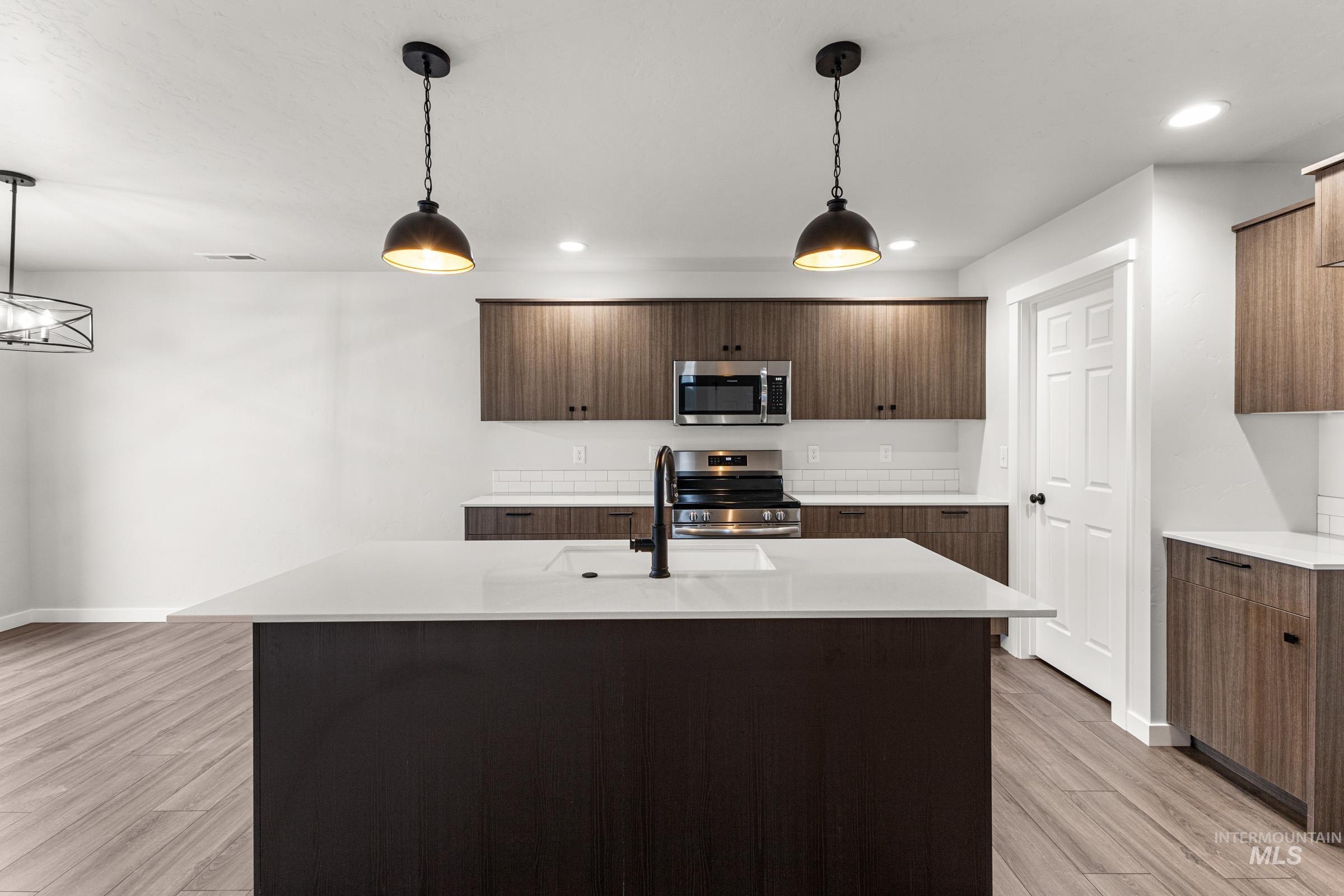 6923 S Lumberton Way, Meridian, Idaho 83642, 3 Bedrooms, 2.5 Bathrooms, Residential For Sale, Price $444,995,MLS 99002855
