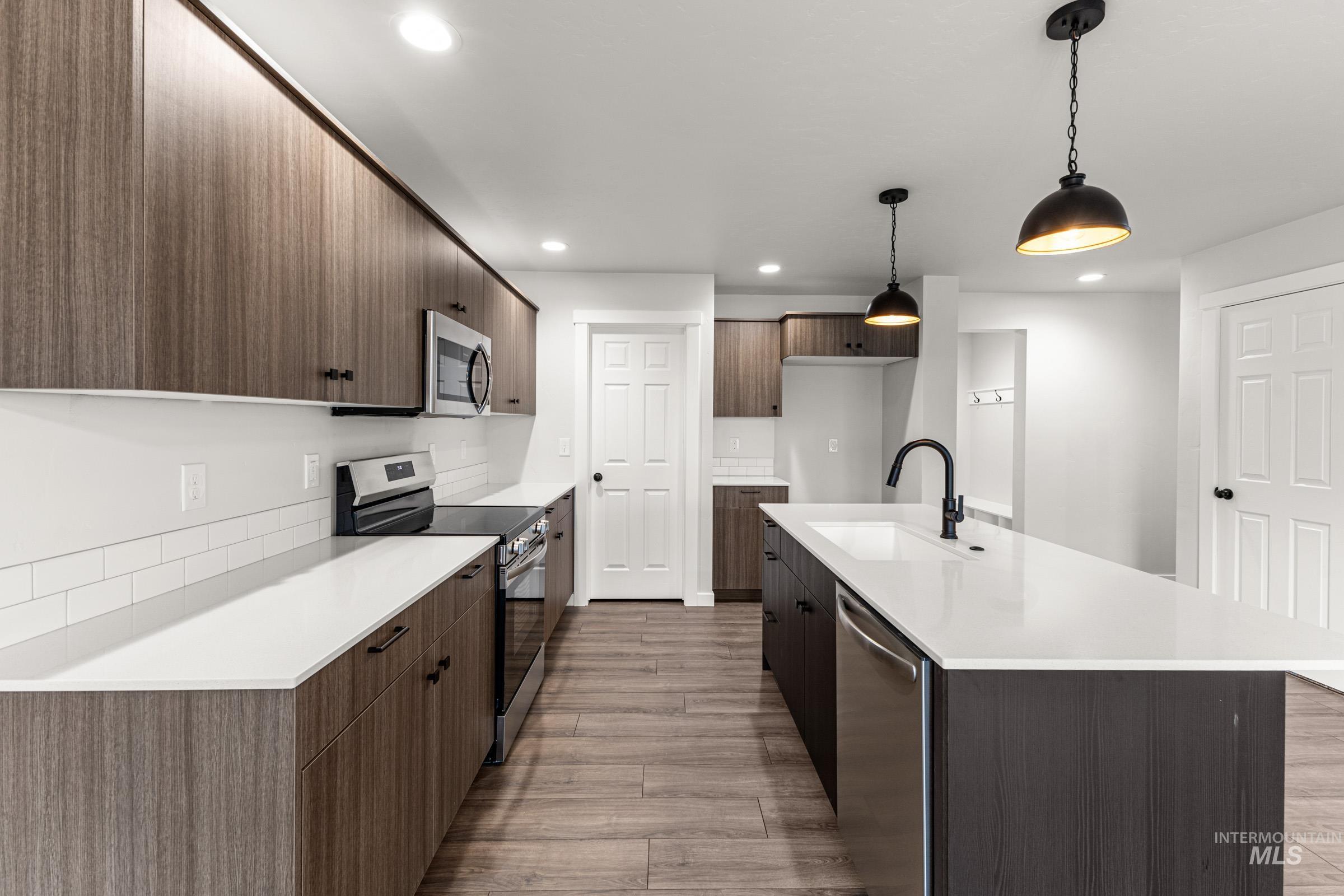 6923 S Lumberton Way, Meridian, Idaho 83642, 3 Bedrooms, 2.5 Bathrooms, Residential For Sale, Price $444,995,MLS 99002855