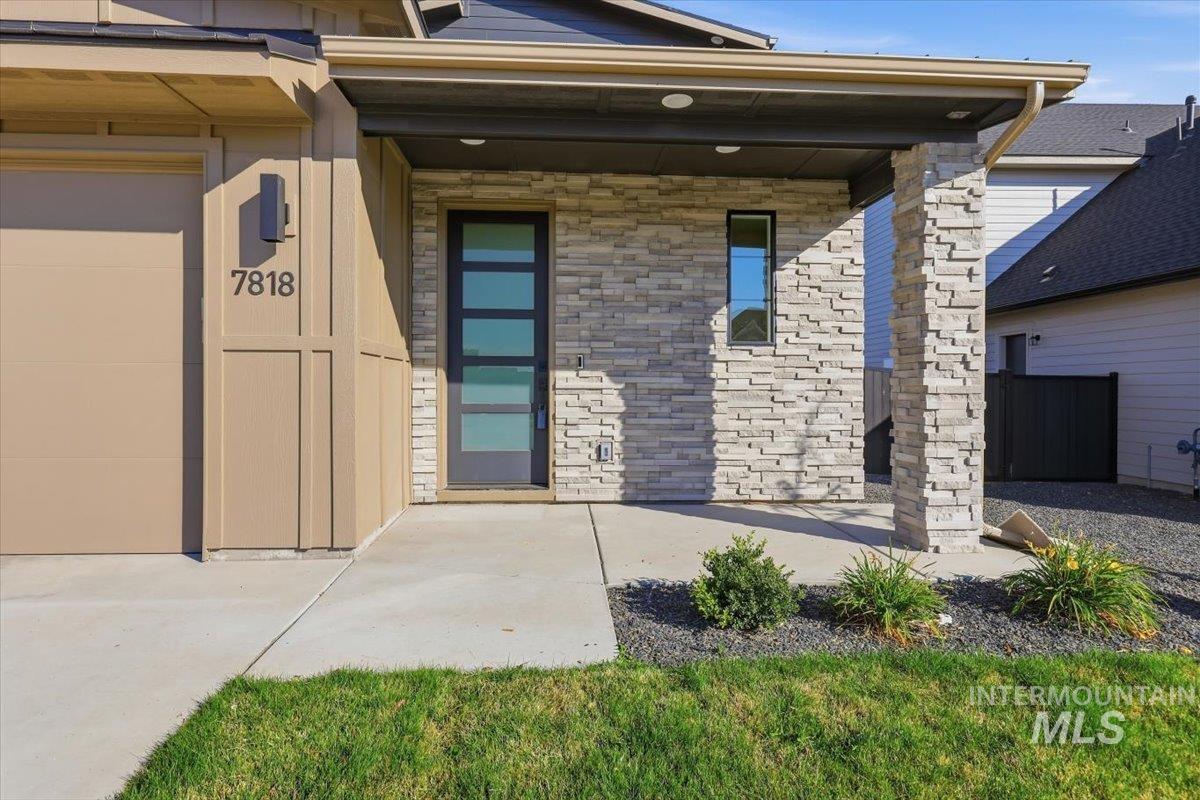 7818 Flathead Lake St, Eagle, Idaho 83616, 3 Bedrooms, 3 Bathrooms, Residential For Sale, Price $909,900,MLS 99002889
