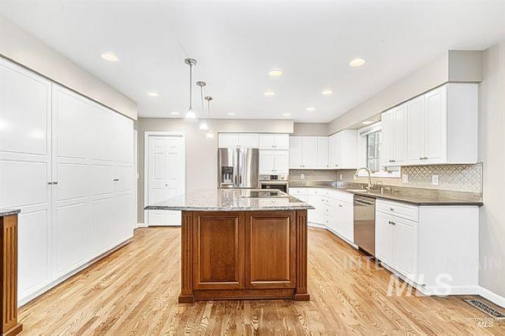 2220 14th Street, Lewiston, Idaho 83501, 5 Bedrooms, 4 Bathrooms, Residential For Sale, Price $799,000,MLS 99002893