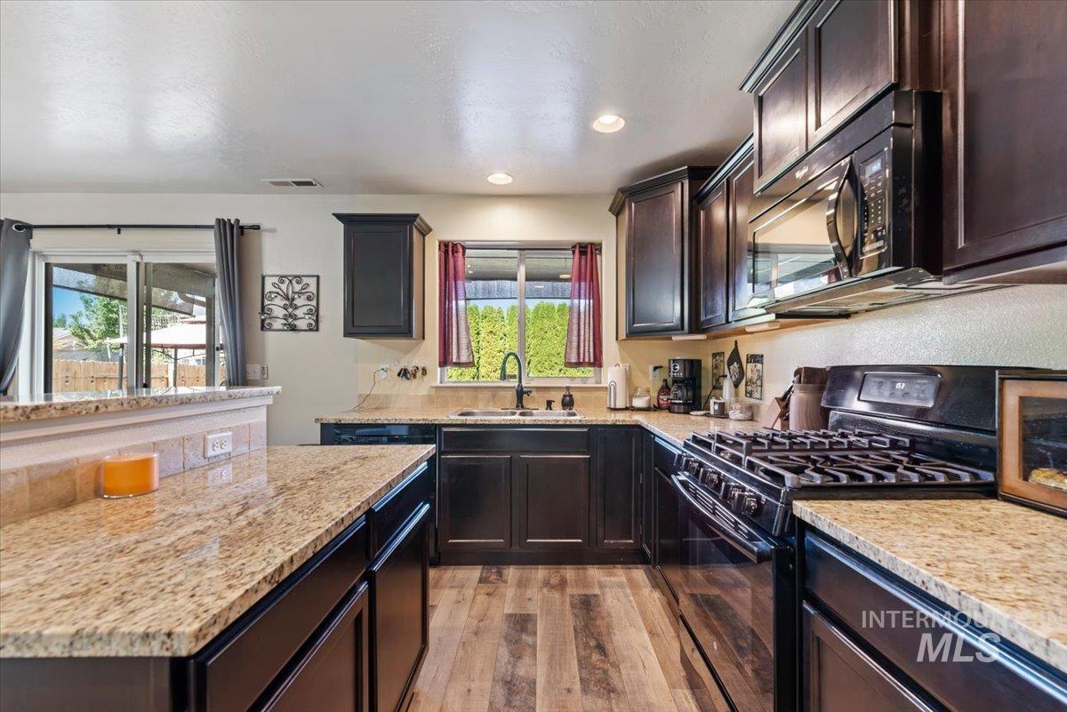 6586 E Gardenia Ln., Nampa, Idaho 83687, 4 Bedrooms, 2.5 Bathrooms, Residential For Sale, Price $478,000,MLS 99002901