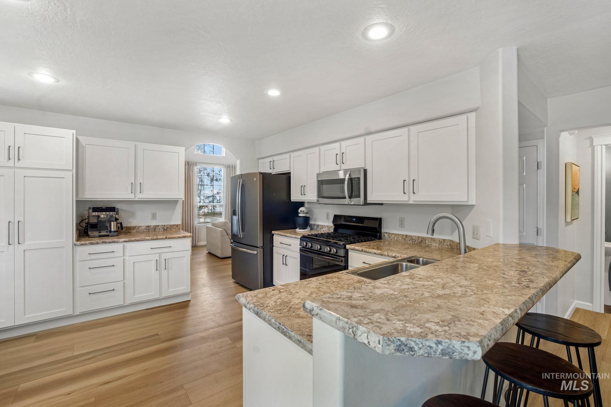 533 Cypress Way, Twin Falls, Idaho 83301, 3 Bedrooms, 2.5 Bathrooms, Residential For Sale, Price $478,000,MLS 99002902