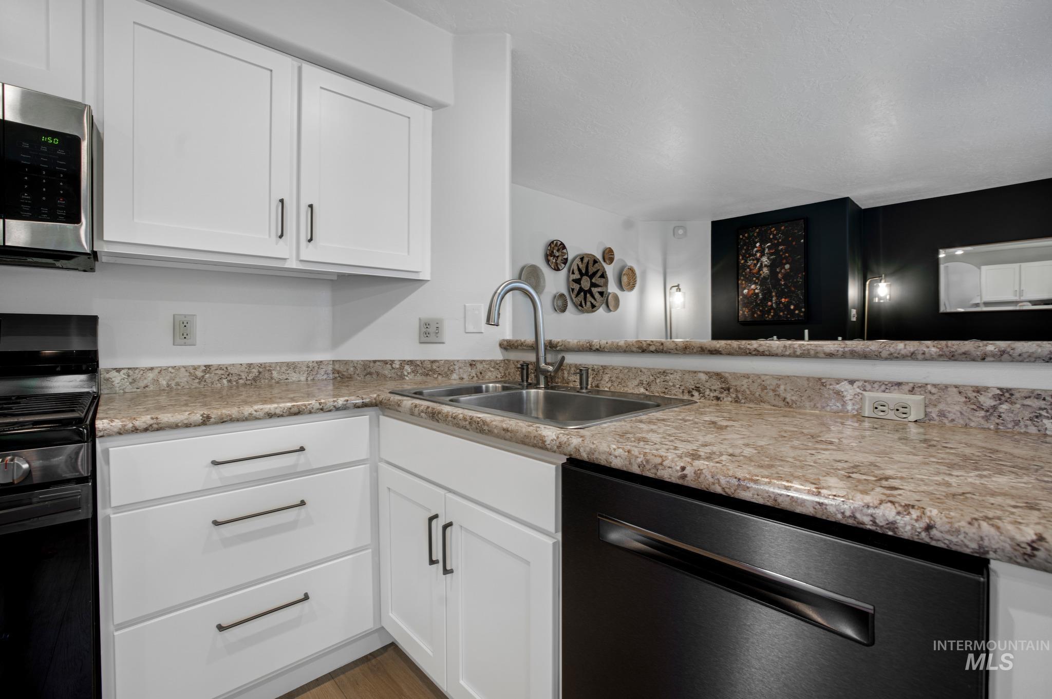533 Cypress Way, Twin Falls, Idaho 83301, 3 Bedrooms, 2.5 Bathrooms, Residential For Sale, Price $478,000,MLS 99002902