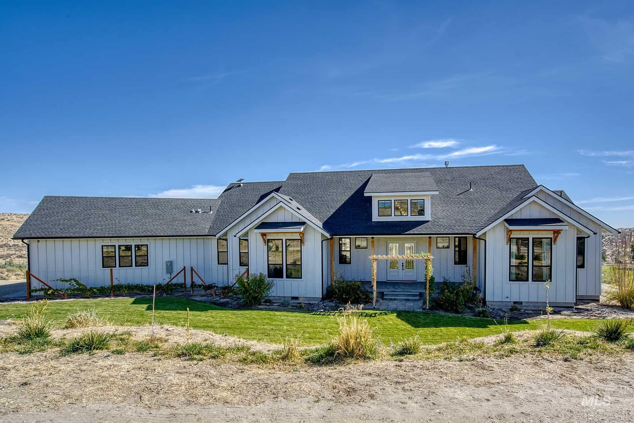 876 Coyote Gulch Rd, Adrian, Oregon 97901, 4 Bedrooms, 5 Bathrooms, Residential For Sale, Price $925,000,MLS 99002923