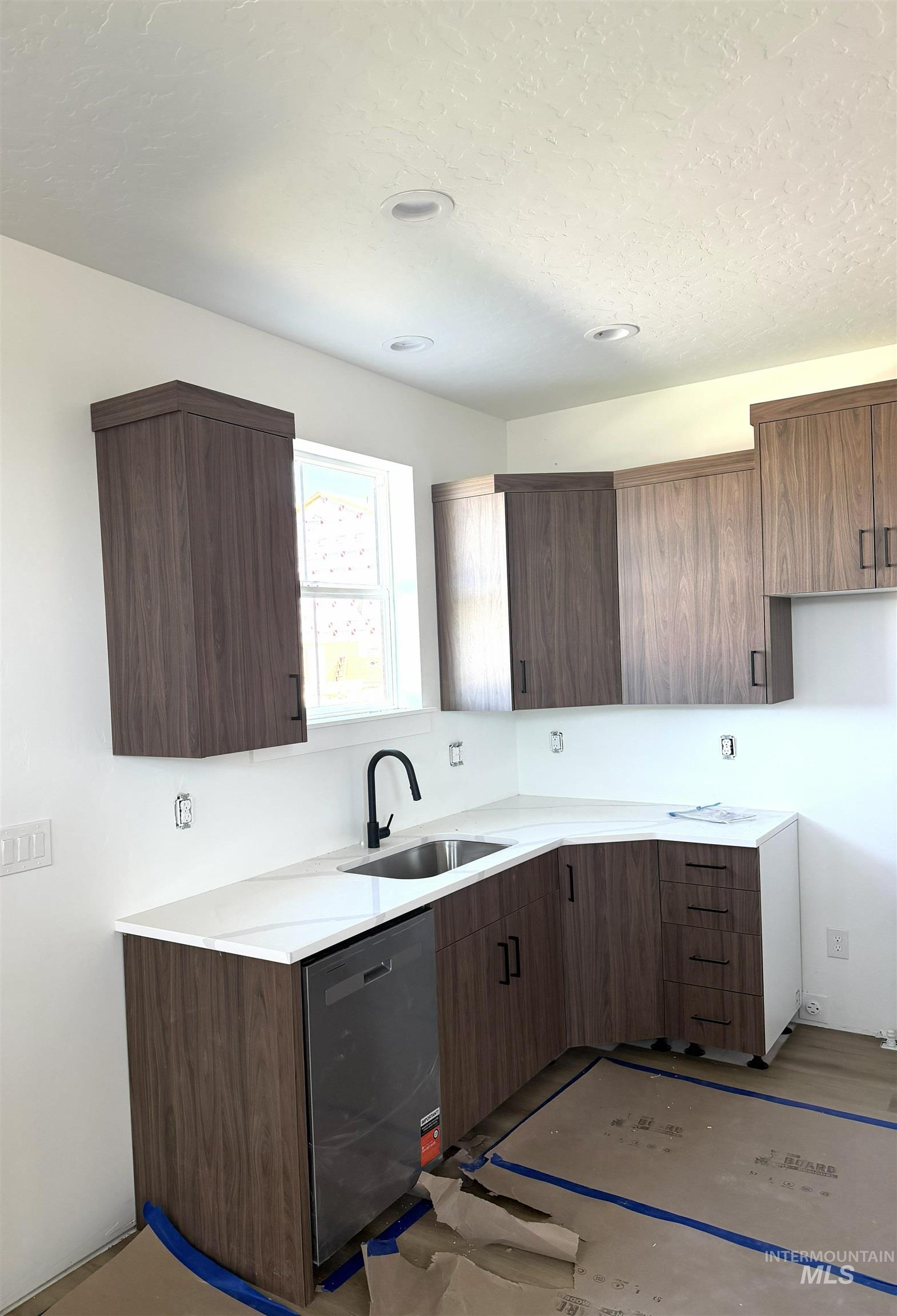 1128 E Cottage St, Kuna, Idaho 83634, 3 Bedrooms, 2.5 Bathrooms, Residential For Sale, Price $385,000,MLS 99002925