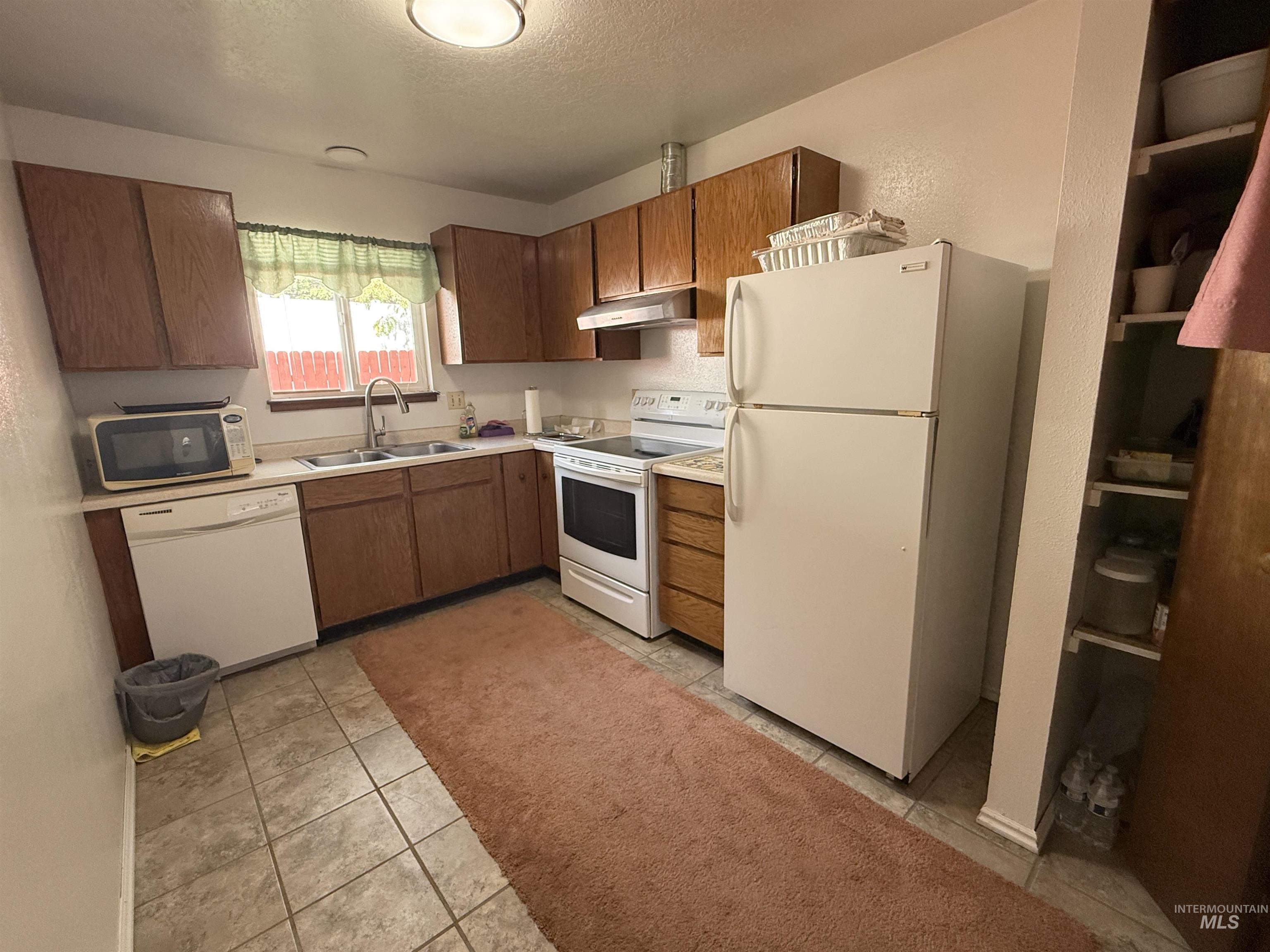 222 Avenida Del Rio, Twin Falls, Idaho 83301, 3 Bedrooms, 2 Bathrooms, Residential For Sale, Price $314,000,MLS 99002928