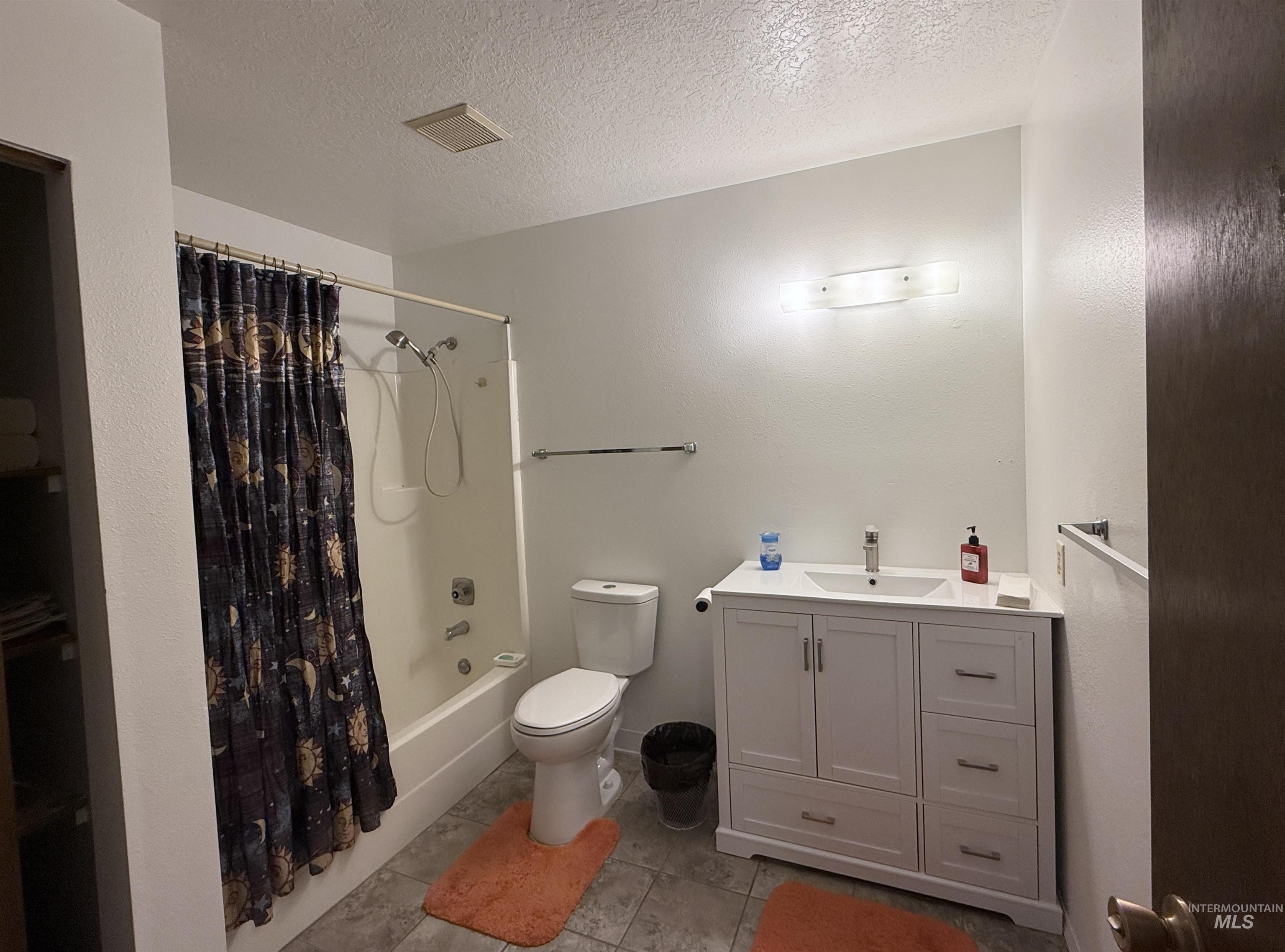 222 Avenida Del Rio, Twin Falls, Idaho 83301, 3 Bedrooms, 2 Bathrooms, Residential For Sale, Price $314,000,MLS 99002928