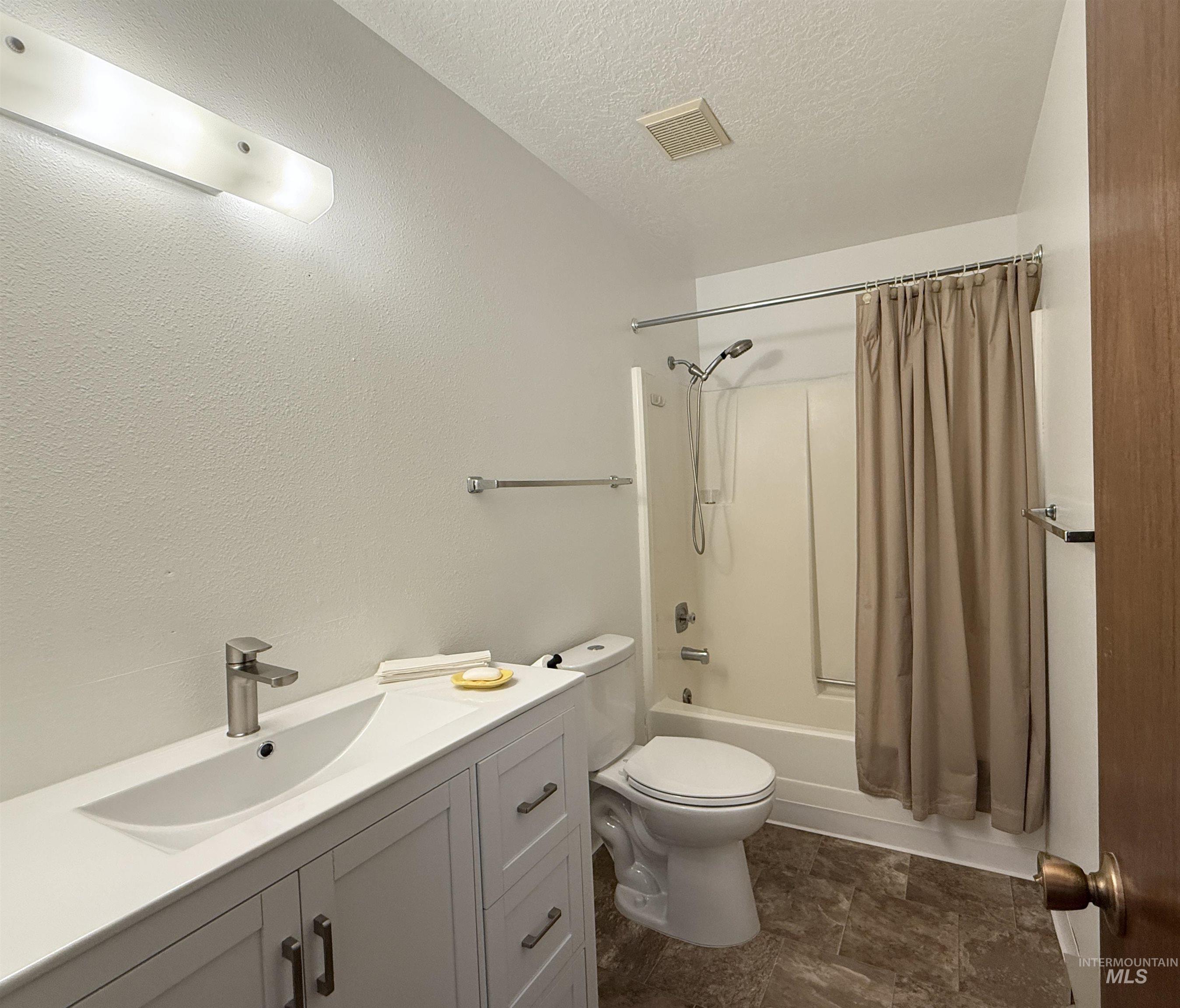 222 Avenida Del Rio, Twin Falls, Idaho 83301, 3 Bedrooms, 2 Bathrooms, Residential For Sale, Price $314,000,MLS 99002928