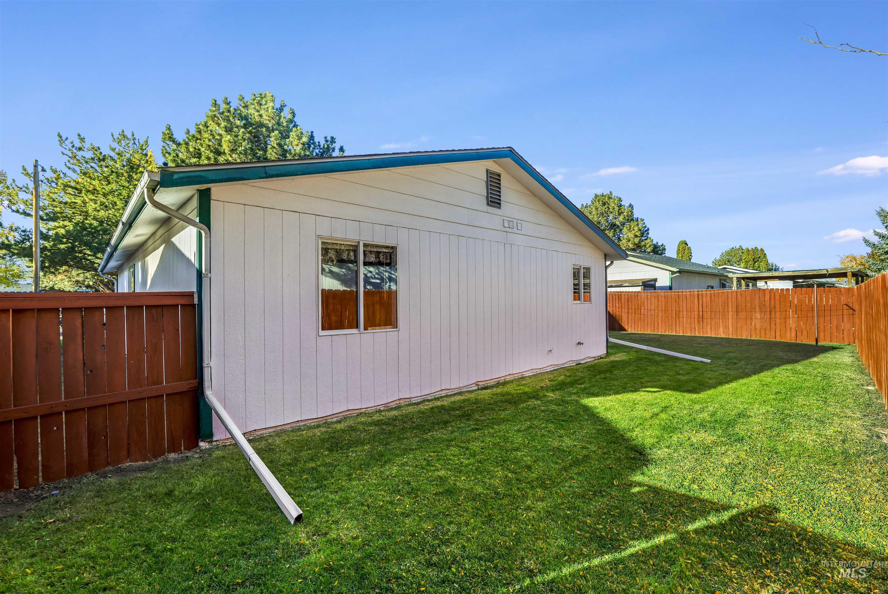 222 Avenida Del Rio, Twin Falls, Idaho 83301, 3 Bedrooms, 2 Bathrooms, Residential For Sale, Price $314,000,MLS 99002928