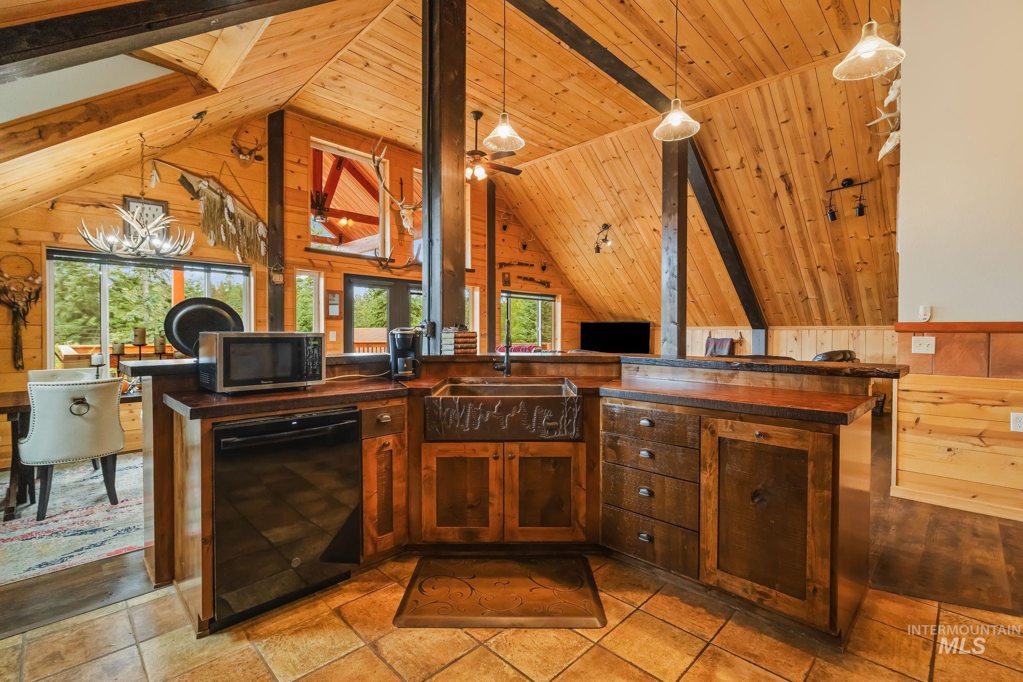 3989 E Mountain Rd., Anatone, Washington 99401, 3 Bedrooms, 2.5 Bathrooms, Residential For Sale, Price $1,075,000,MLS 99002930