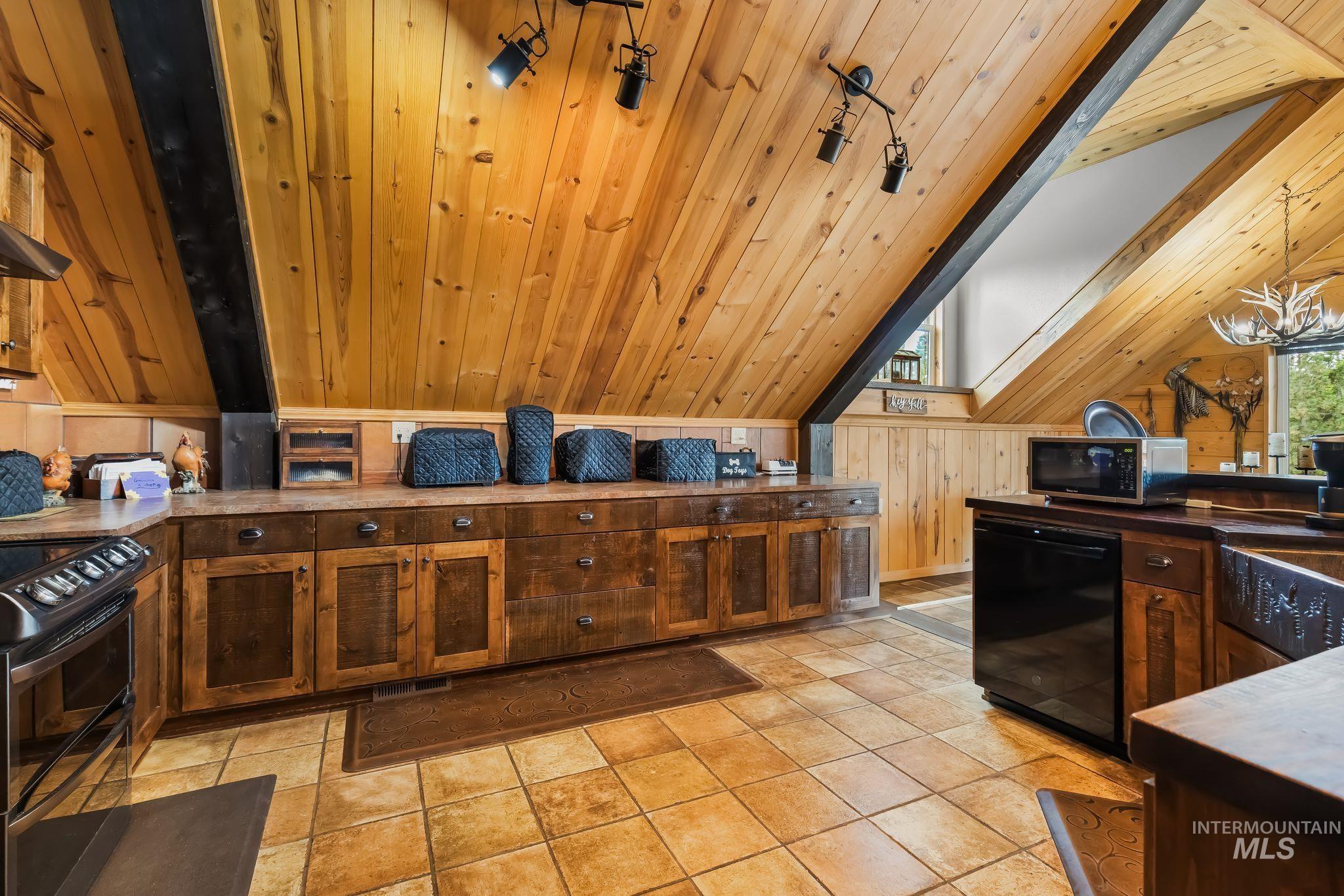 3989 E Mountain Rd., Anatone, Washington 99401, 3 Bedrooms, 2.5 Bathrooms, Residential For Sale, Price $1,075,000,MLS 99002930
