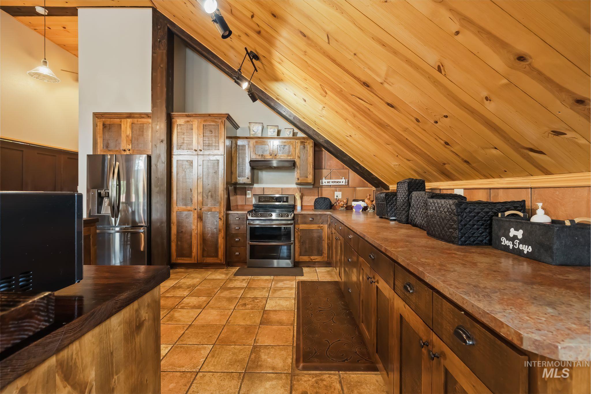 3989 E Mountain Rd., Anatone, Washington 99401, 3 Bedrooms, 2.5 Bathrooms, Residential For Sale, Price $1,075,000,MLS 99002930