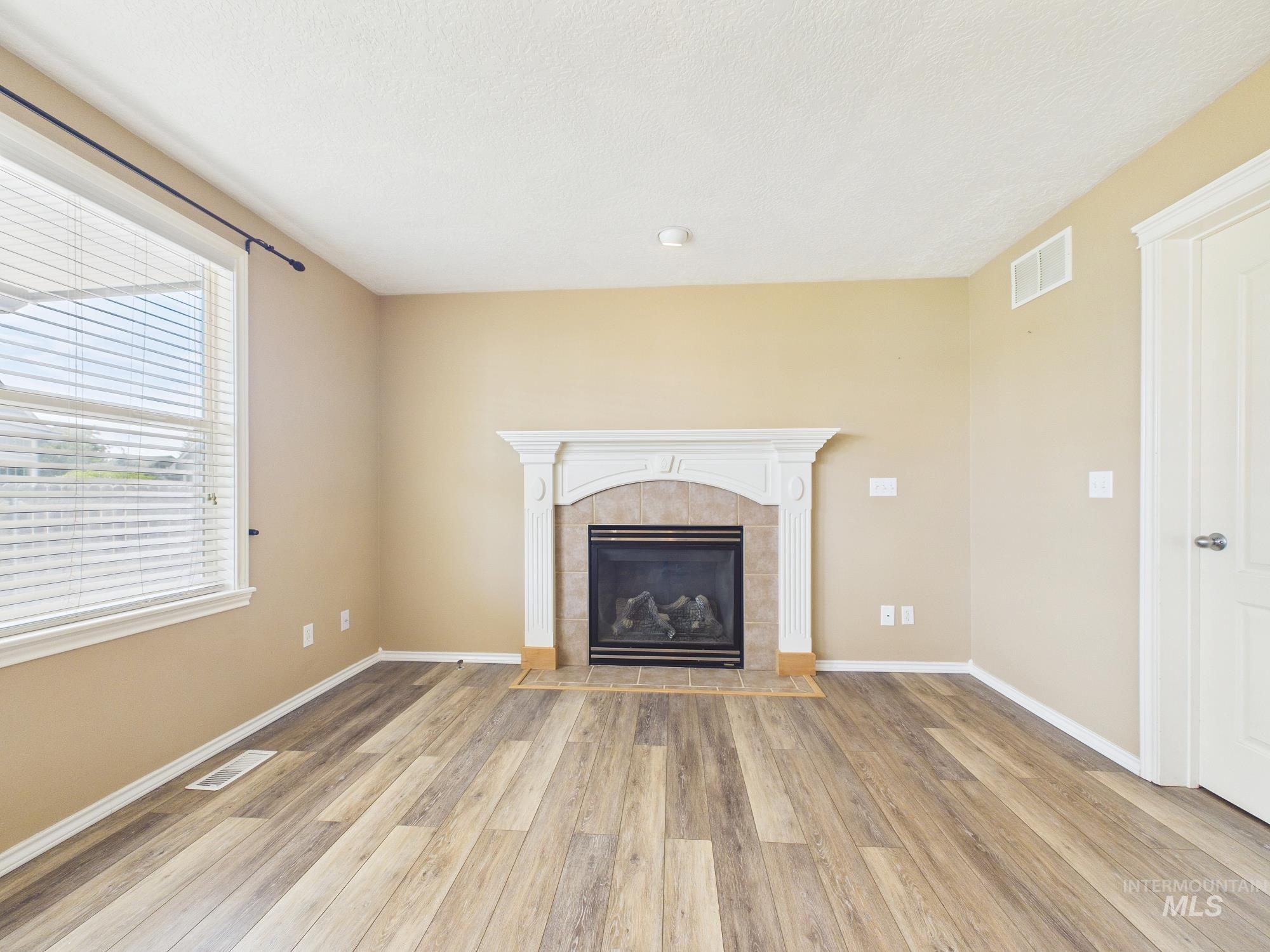 1422 E Jasmine, Nampa, Idaho 83687, 3 Bedrooms, 2.5 Bathrooms, Residential For Sale, Price $389,000,MLS 99002931