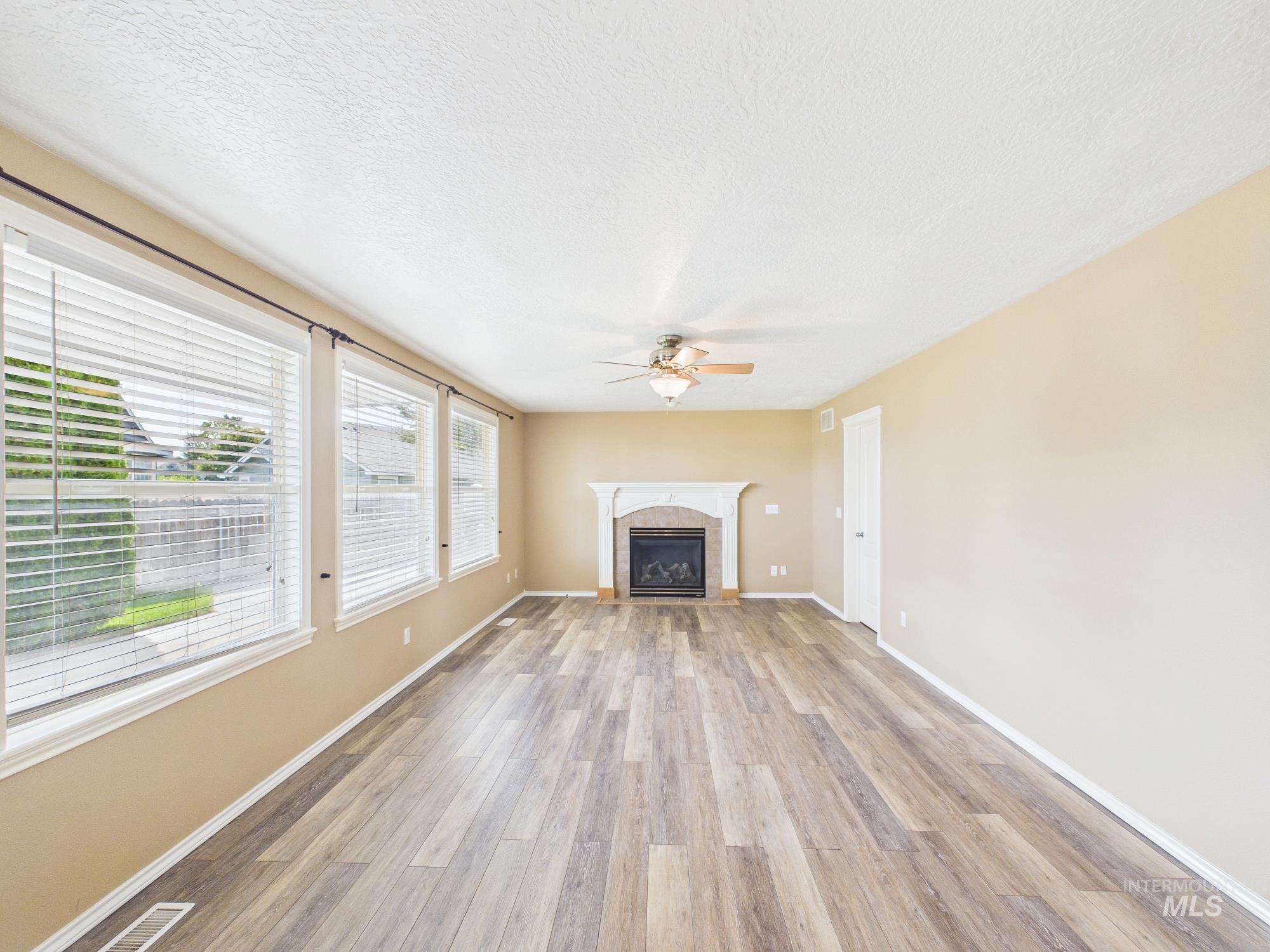 1422 E Jasmine, Nampa, Idaho 83687, 3 Bedrooms, 2.5 Bathrooms, Residential For Sale, Price $389,000,MLS 99002931