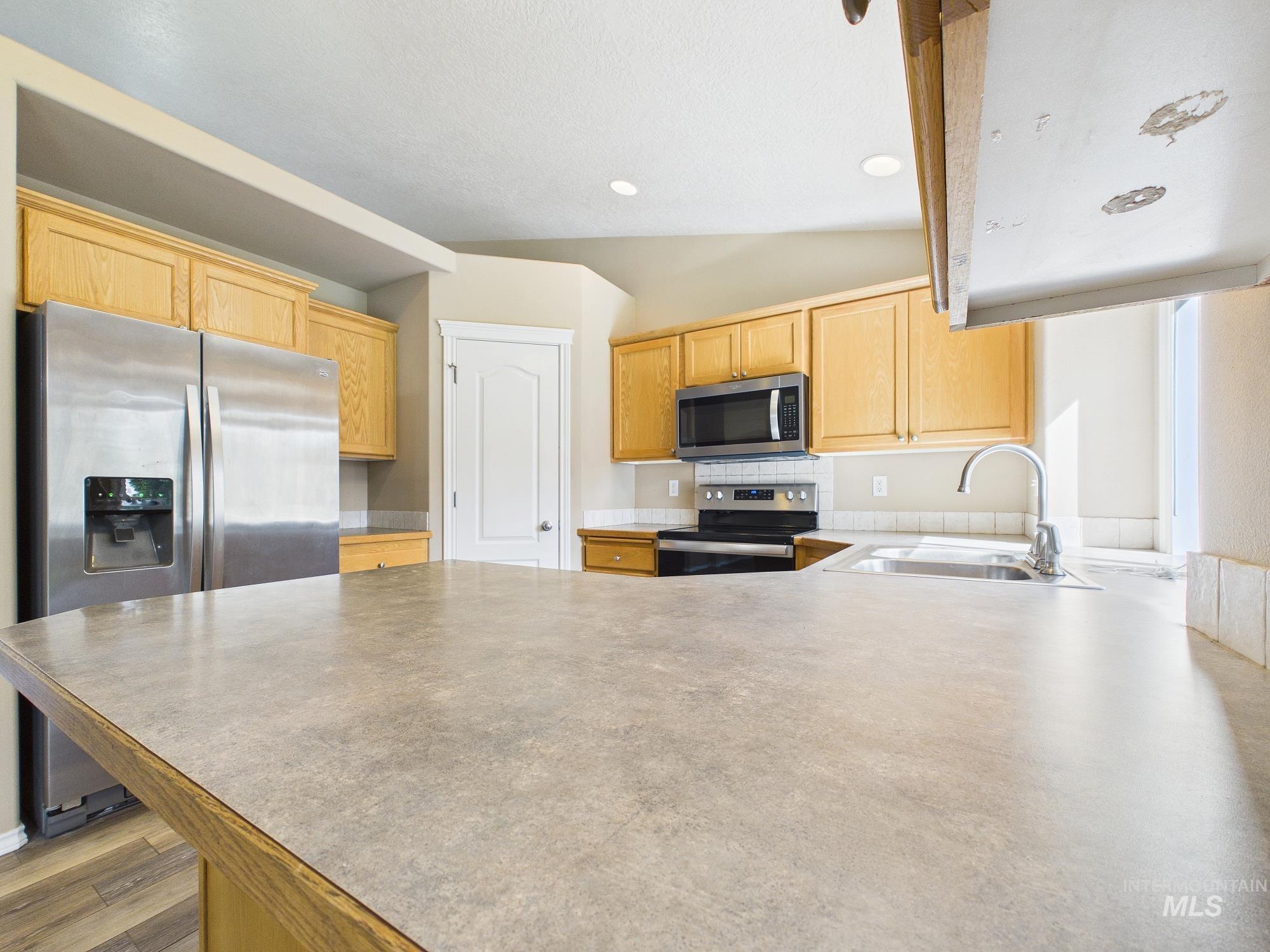 1422 E Jasmine, Nampa, Idaho 83687, 3 Bedrooms, 2.5 Bathrooms, Residential For Sale, Price $389,000,MLS 99002931