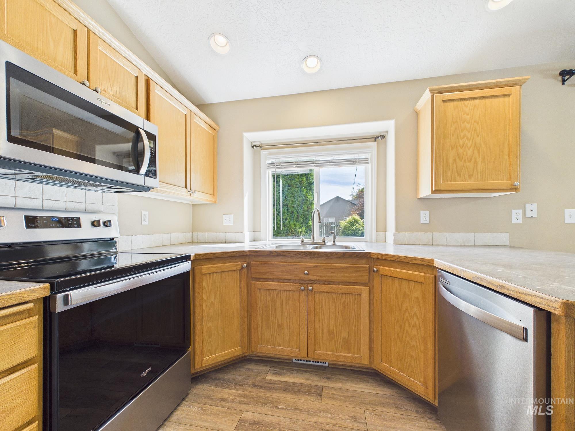 1422 E Jasmine, Nampa, Idaho 83687, 3 Bedrooms, 2.5 Bathrooms, Residential For Sale, Price $389,000,MLS 99002931