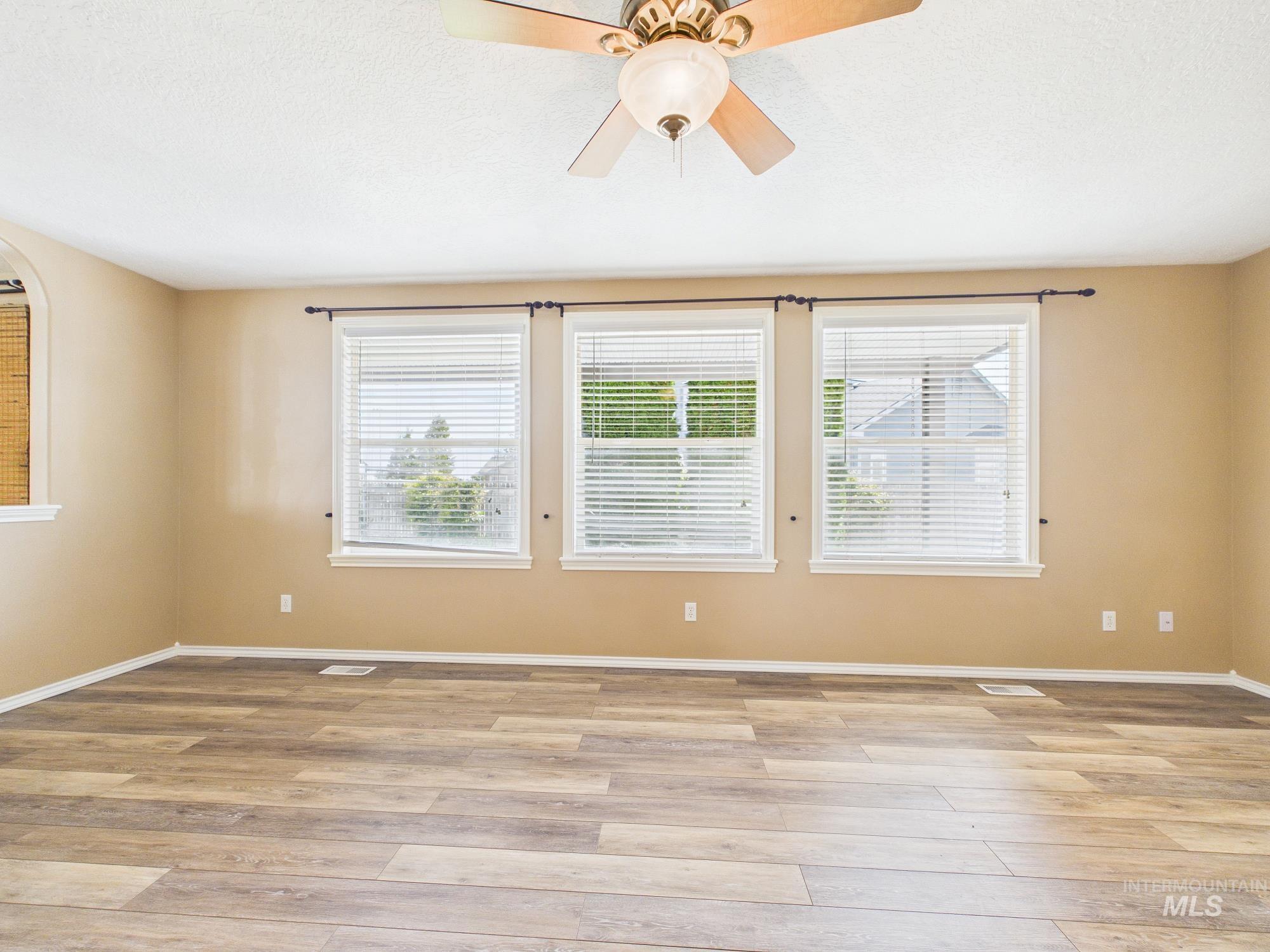 1422 E Jasmine, Nampa, Idaho 83687, 3 Bedrooms, 2.5 Bathrooms, Residential For Sale, Price $389,000,MLS 99002931