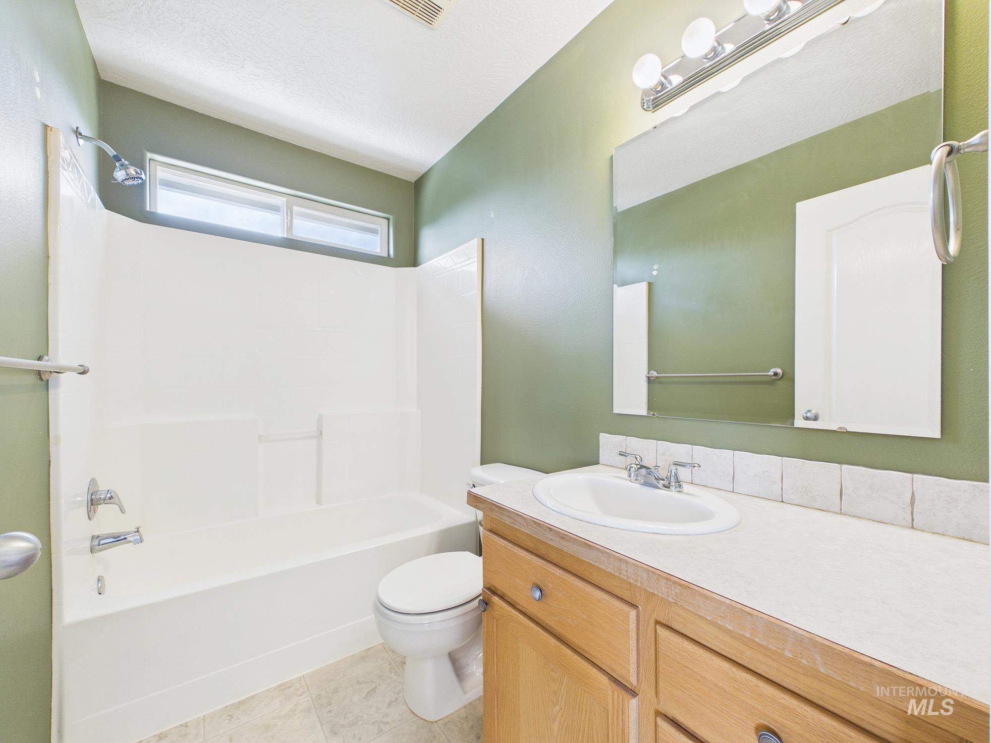 1422 E Jasmine, Nampa, Idaho 83687, 3 Bedrooms, 2.5 Bathrooms, Residential For Sale, Price $389,000,MLS 99002931