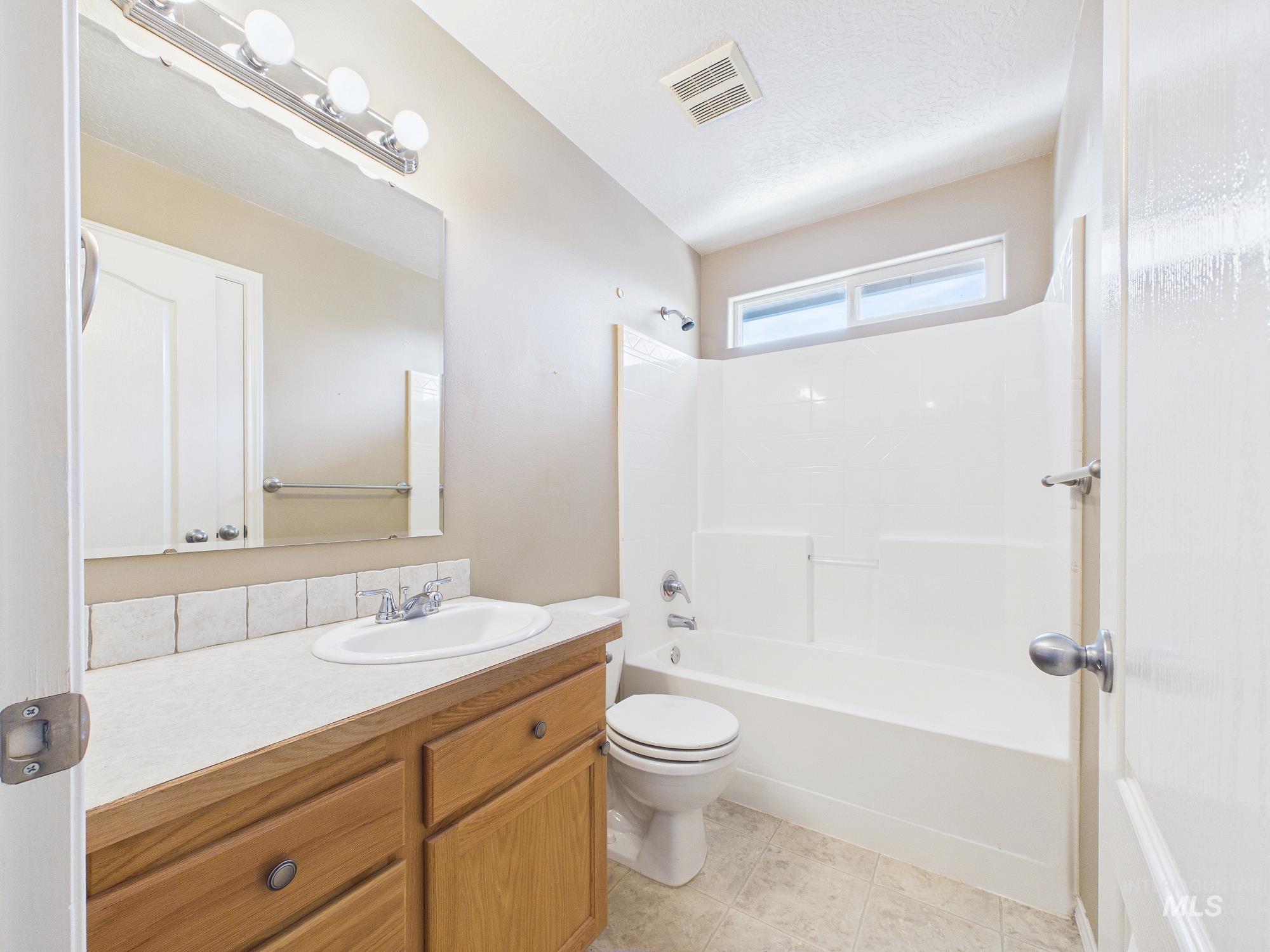 1422 E Jasmine, Nampa, Idaho 83687, 3 Bedrooms, 2.5 Bathrooms, Residential For Sale, Price $389,000,MLS 99002931