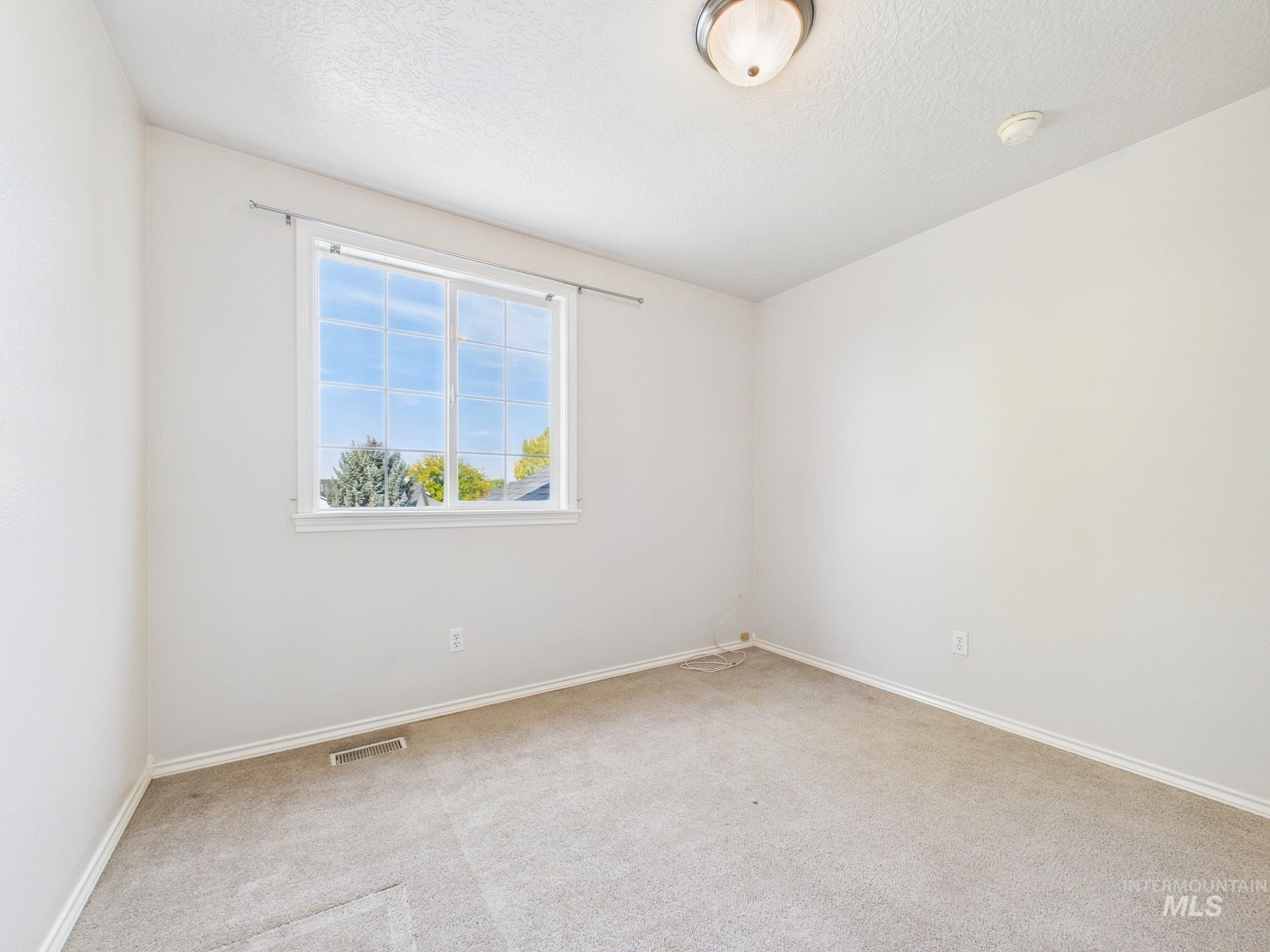 1422 E Jasmine, Nampa, Idaho 83687, 3 Bedrooms, 2.5 Bathrooms, Residential For Sale, Price $389,000,MLS 99002931