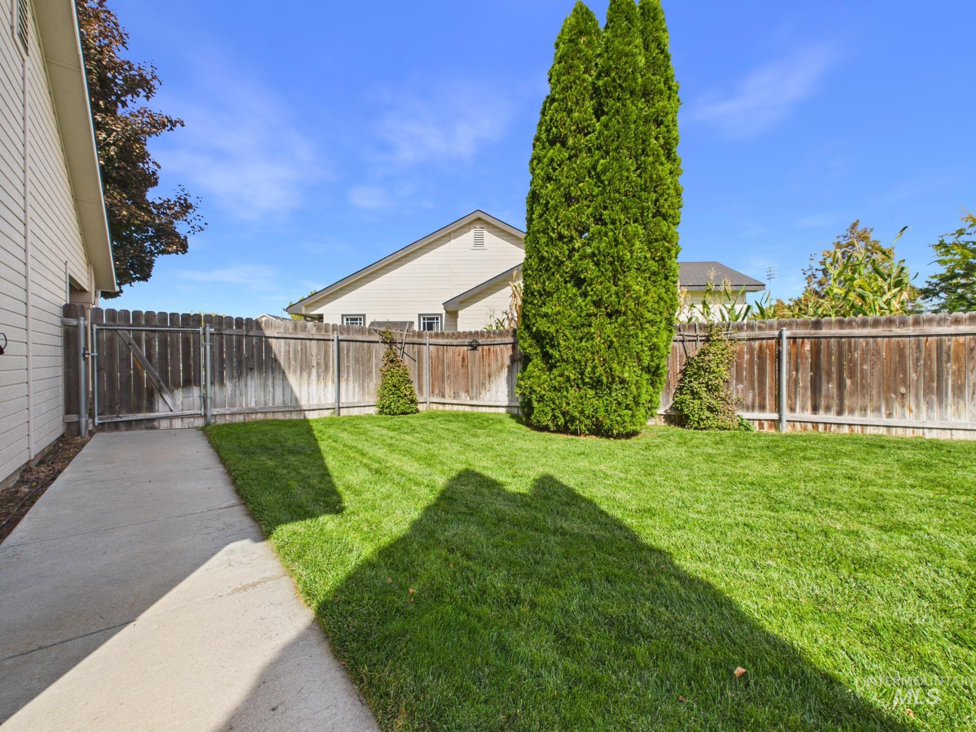 1422 E Jasmine, Nampa, Idaho 83687, 3 Bedrooms, 2.5 Bathrooms, Residential For Sale, Price $389,000,MLS 99002931