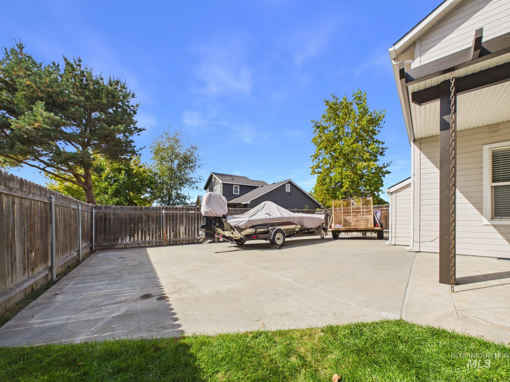 1422 E Jasmine, Nampa, Idaho 83687, 3 Bedrooms, 2.5 Bathrooms, Residential For Sale, Price $389,000,MLS 99002931
