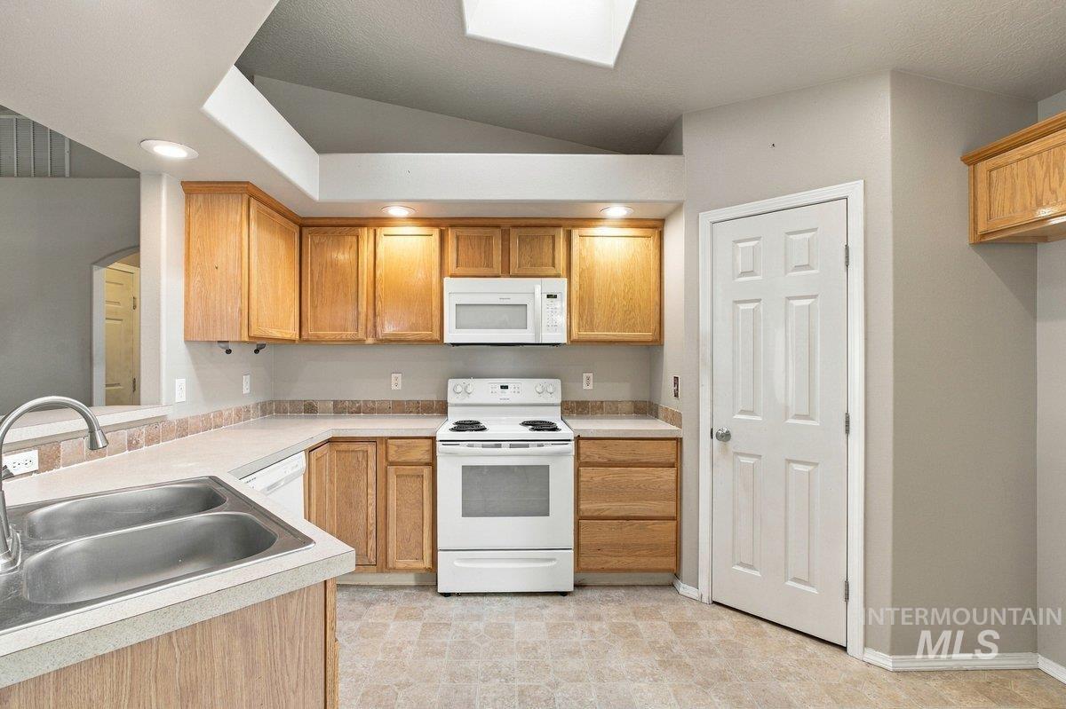 1812 S Camas St, Nampa, Idaho 83686, 3 Bedrooms, 2 Bathrooms, Residential For Sale, Price $369,900,MLS 99002934