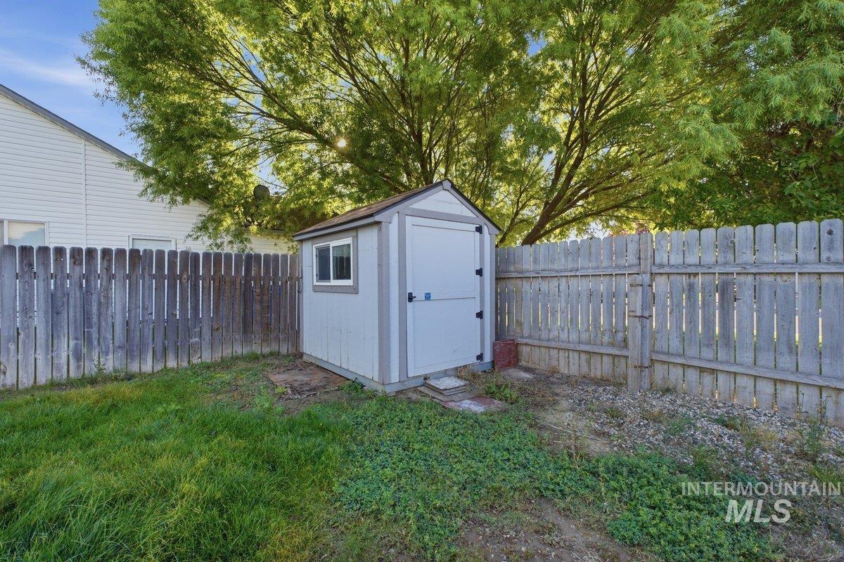 1812 S Camas St, Nampa, Idaho 83686, 3 Bedrooms, 2 Bathrooms, Residential For Sale, Price $369,900,MLS 99002934